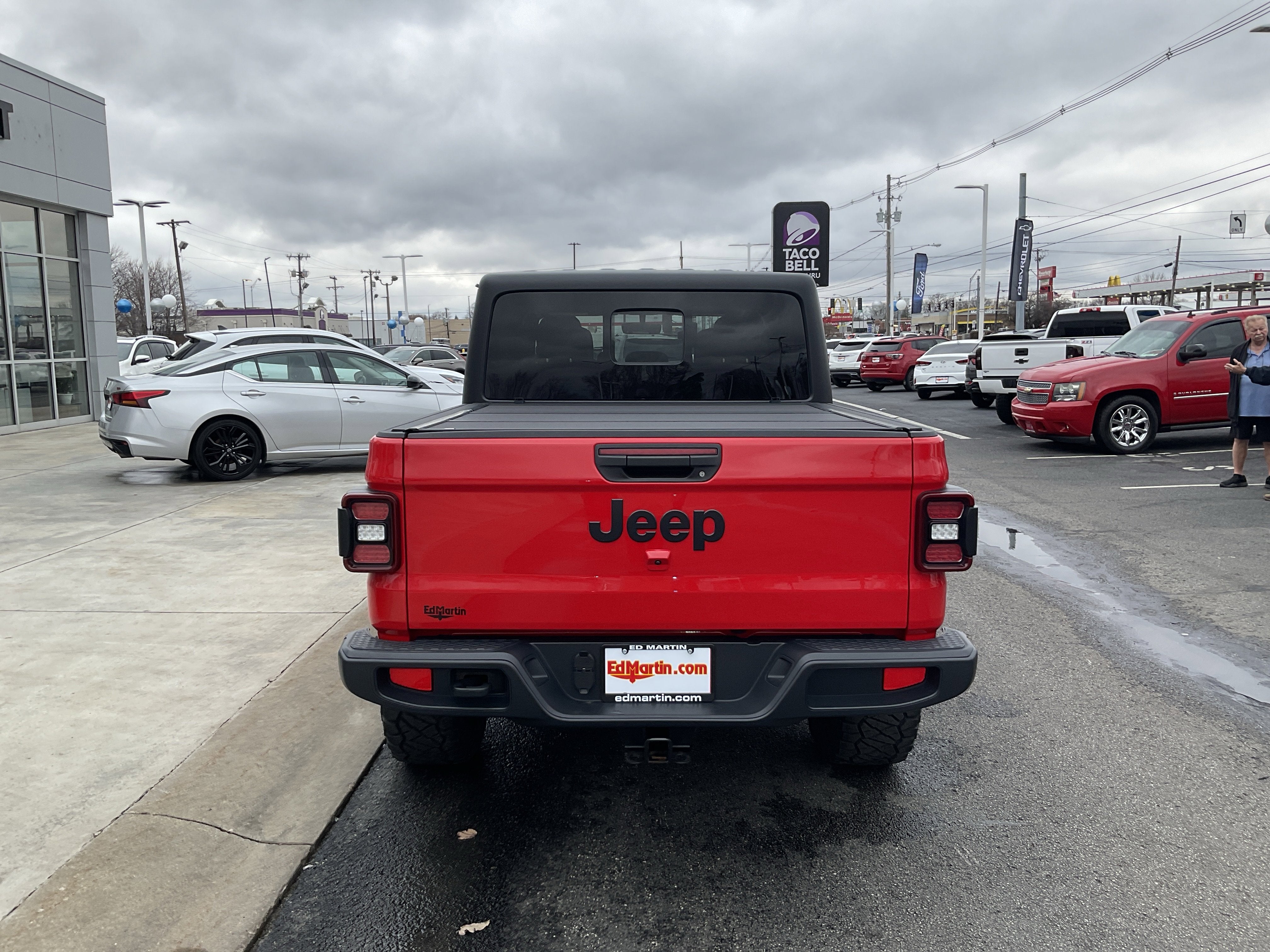 2023 Jeep Gladiator Sport