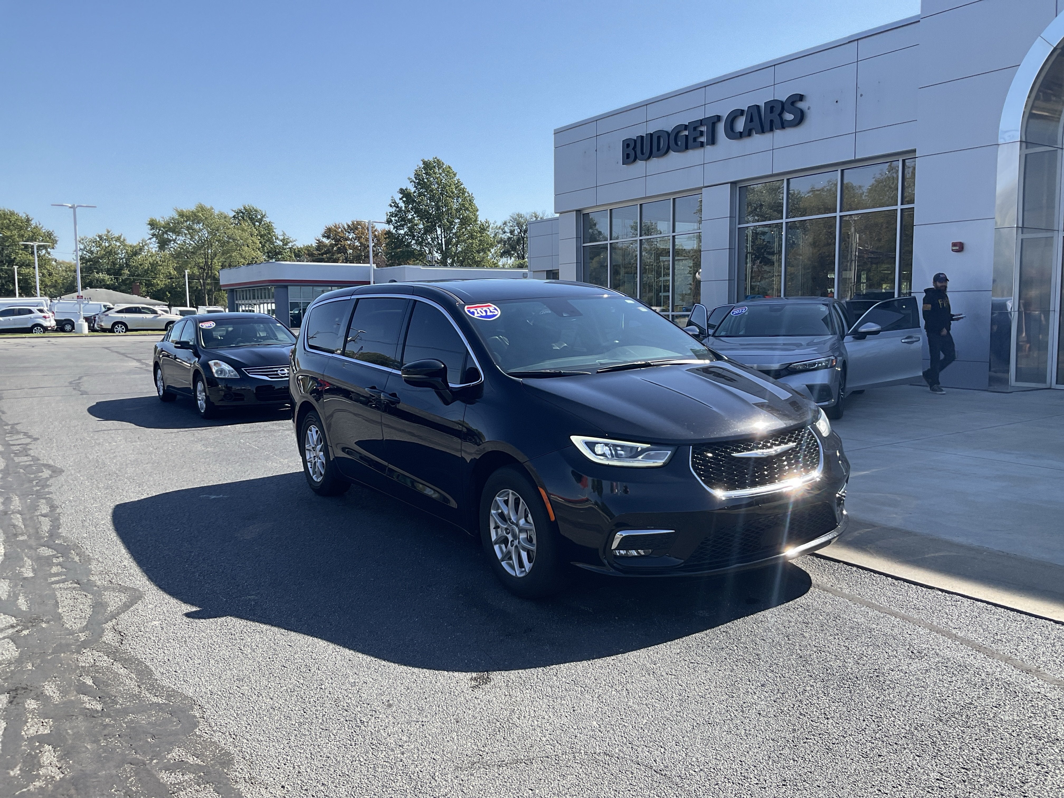 2025 Chrysler Pacifica Select