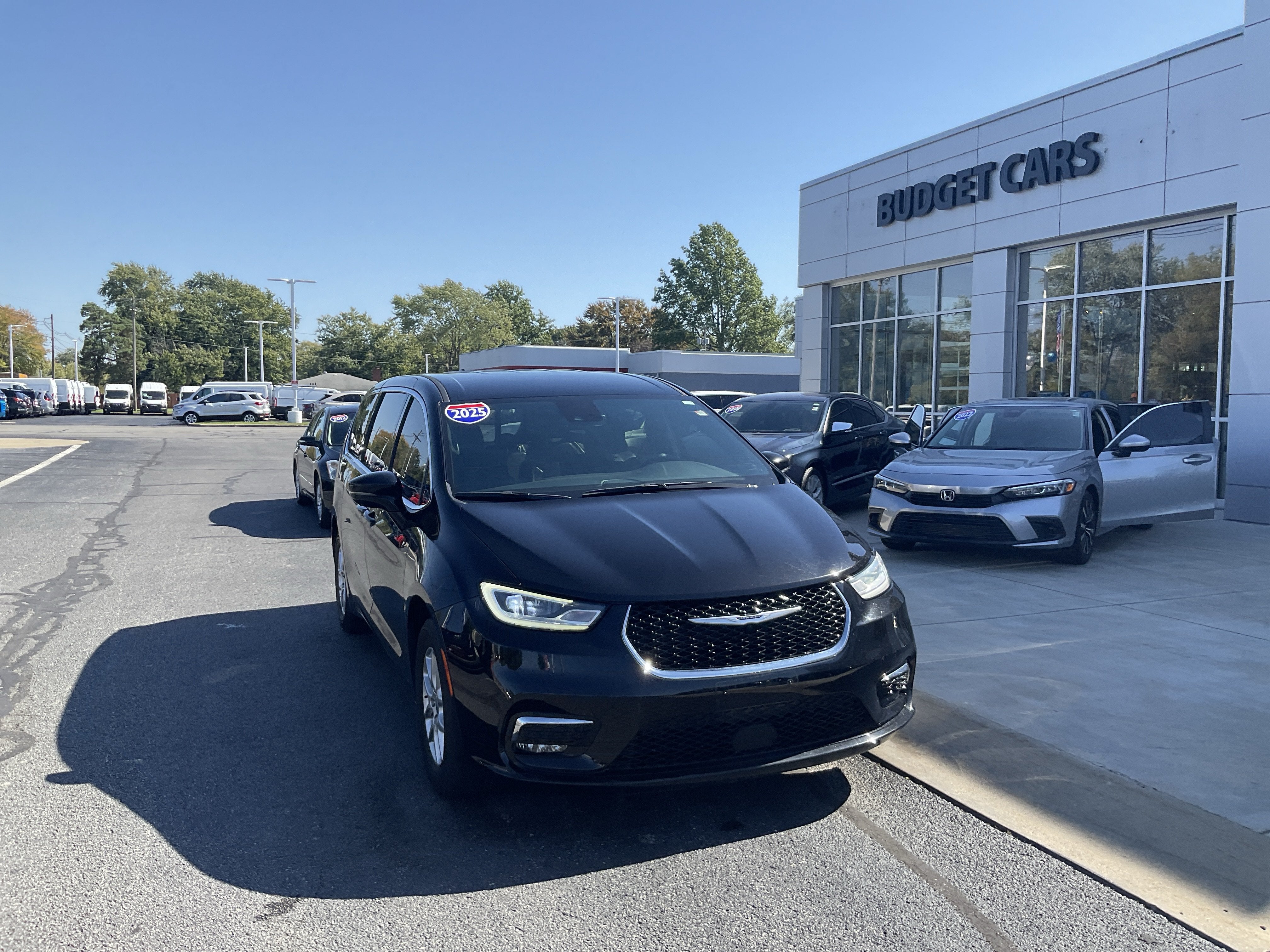 2025 Chrysler Pacifica Select