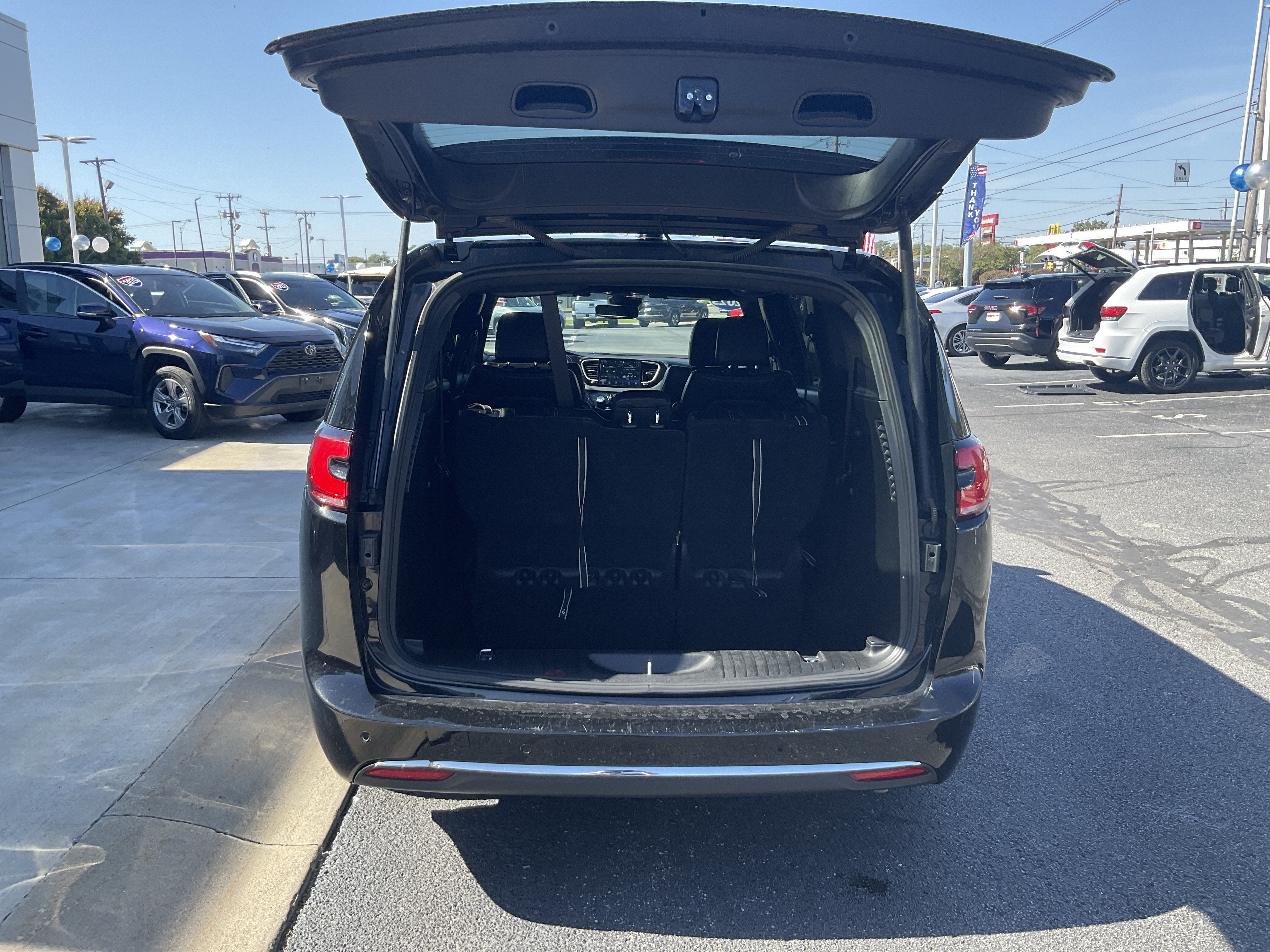 2025 Chrysler Pacifica Select