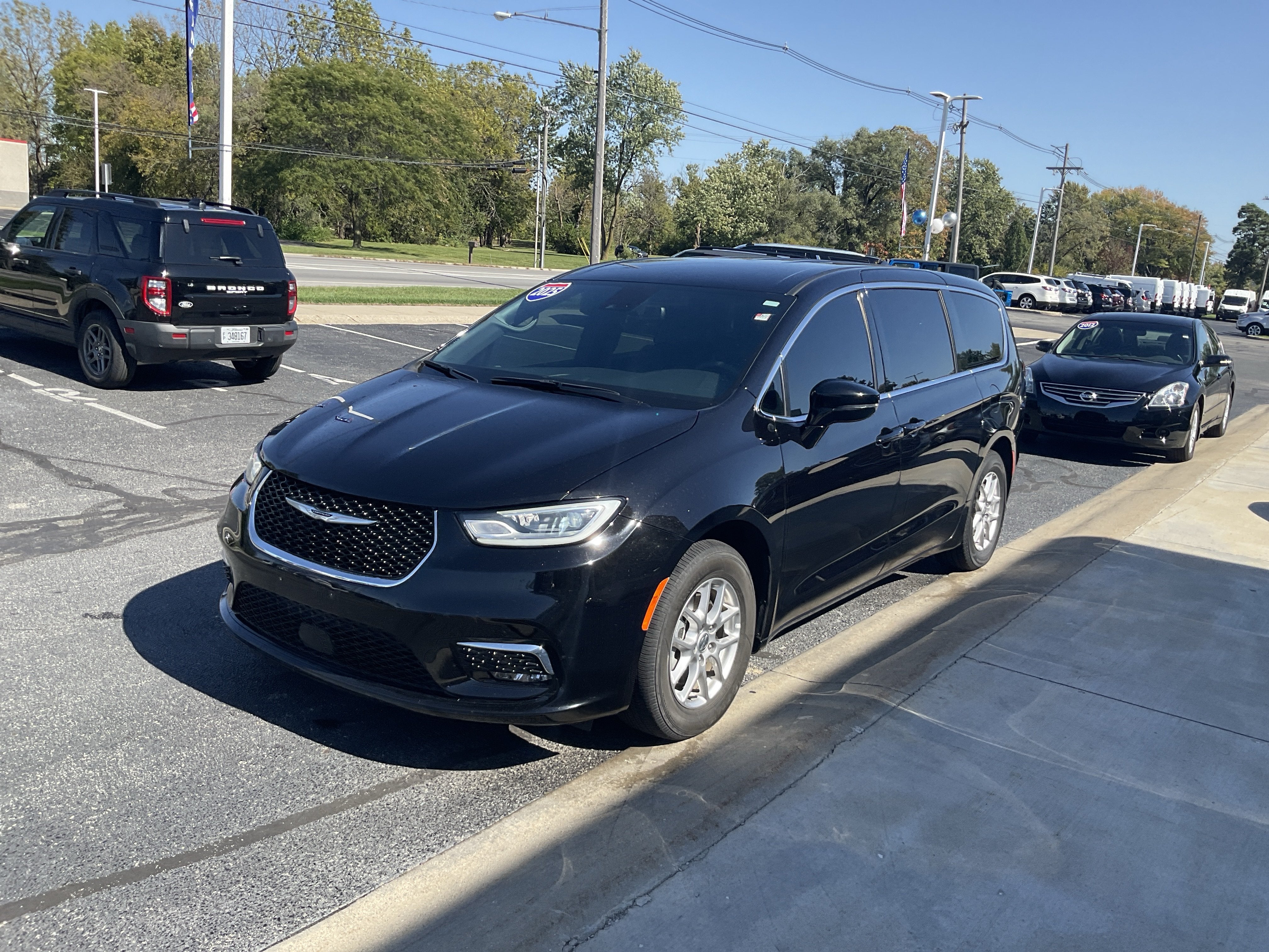 2025 Chrysler Pacifica Select
