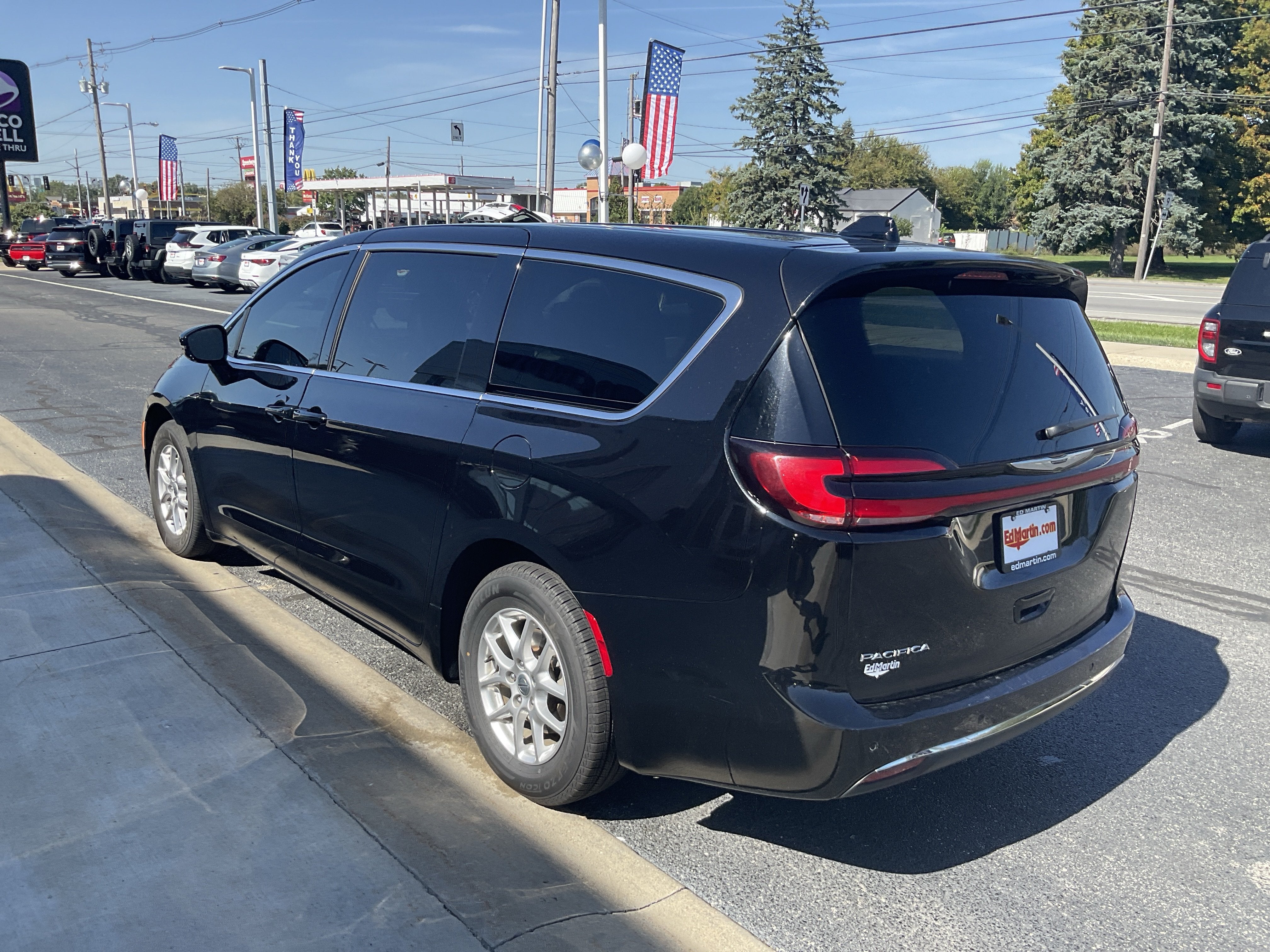 2025 Chrysler Pacifica Select