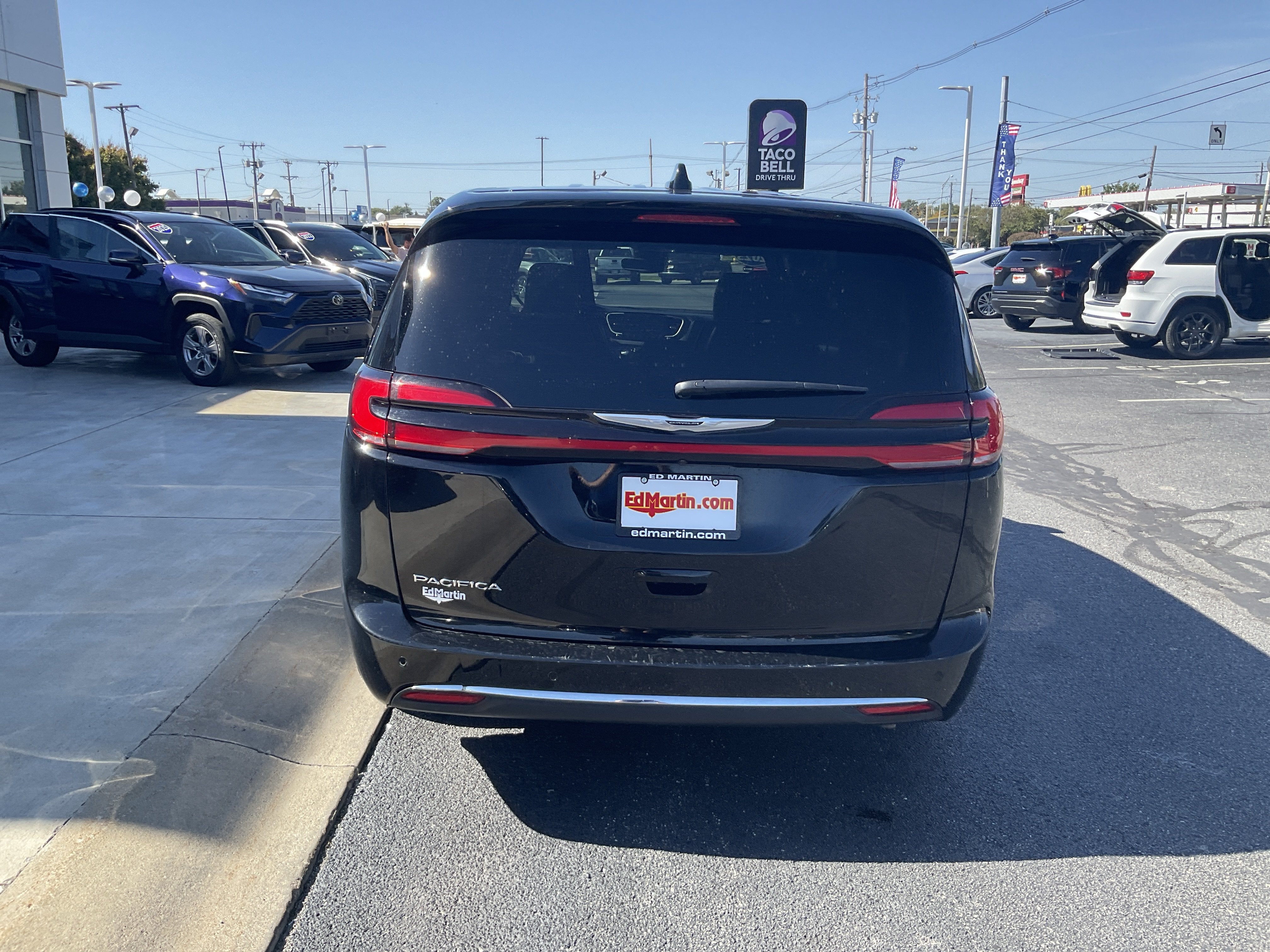 2025 Chrysler Pacifica Select