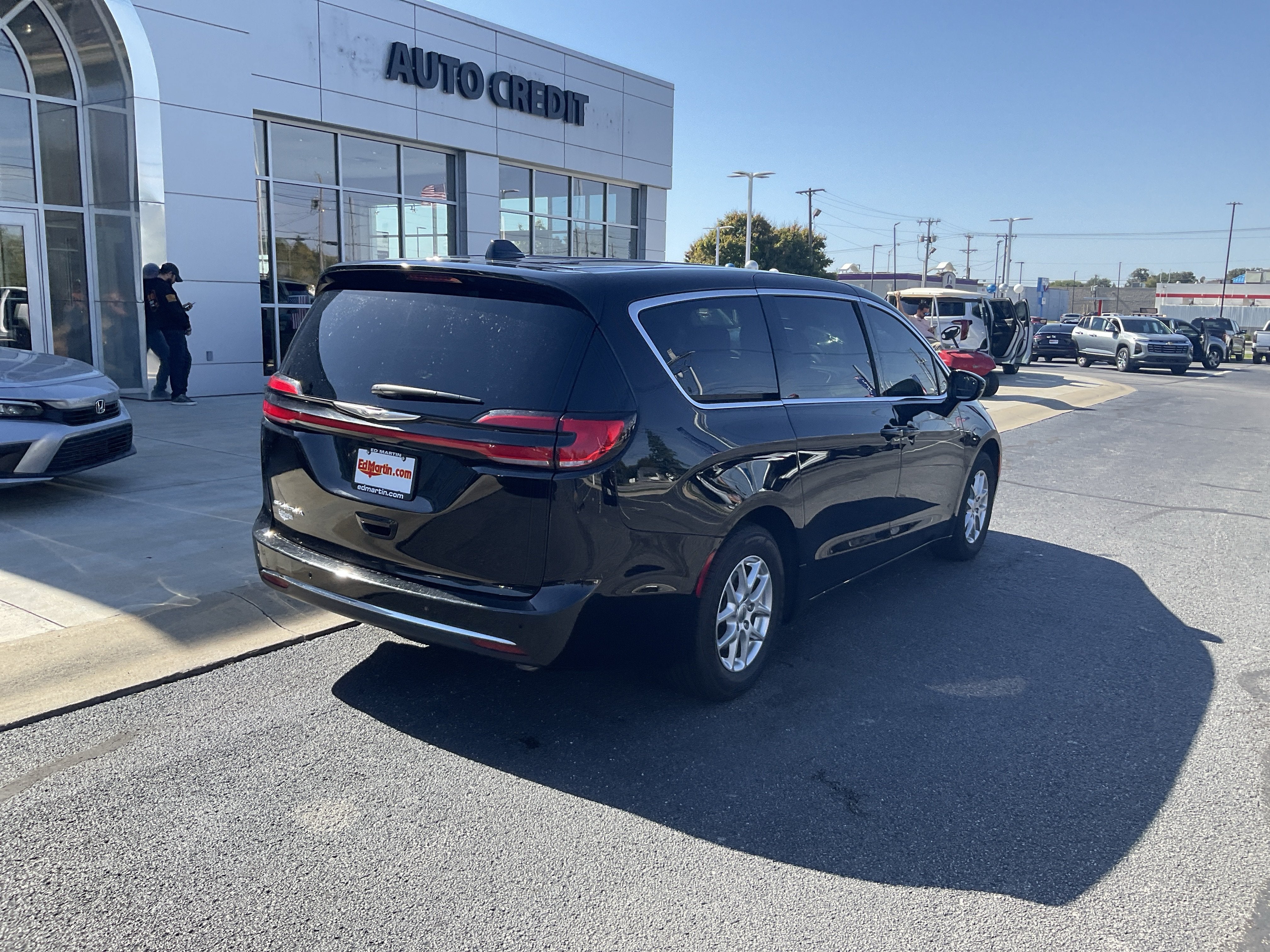 2025 Chrysler Pacifica Select