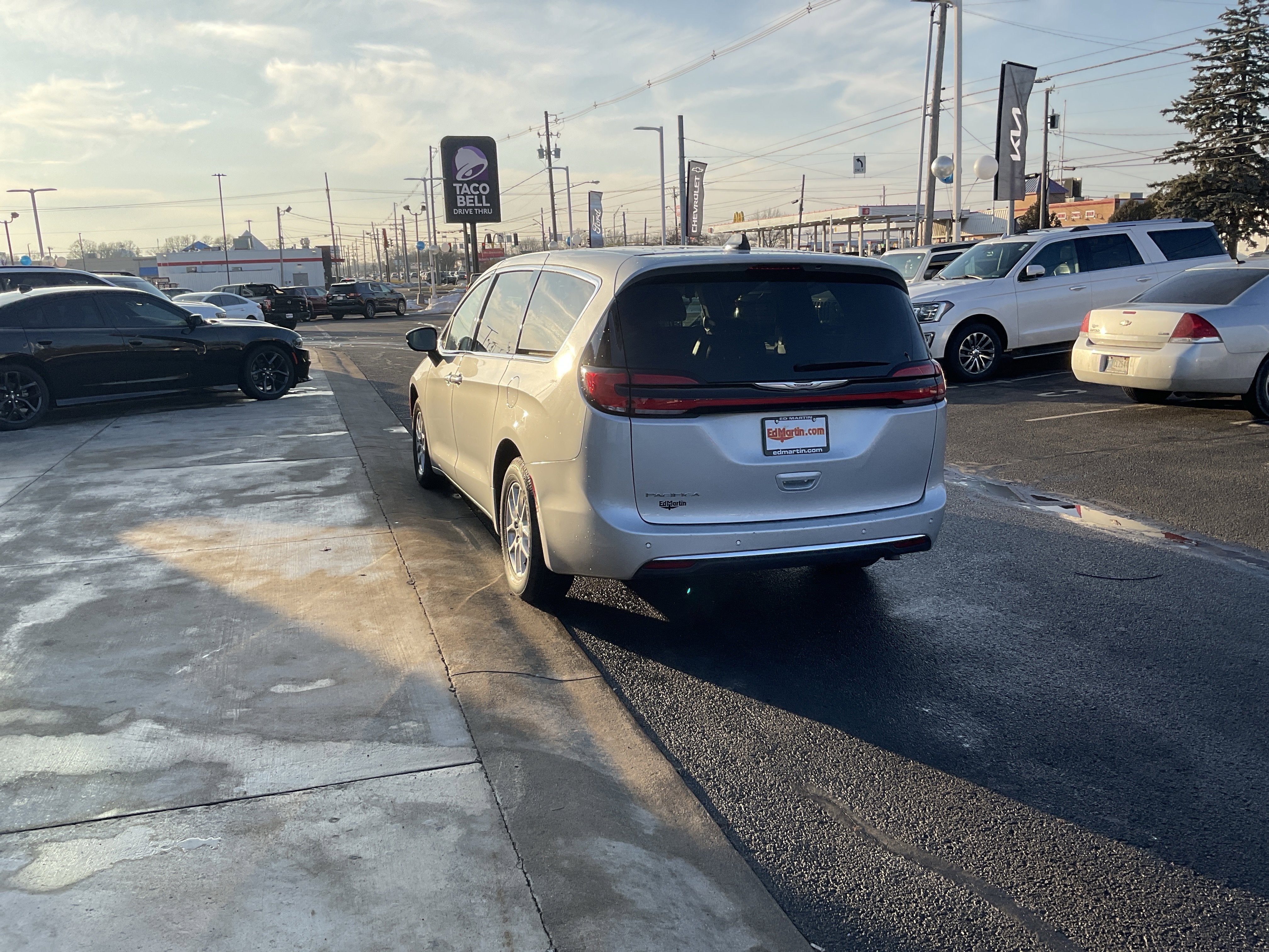 2024 Chrysler Pacifica Touring L