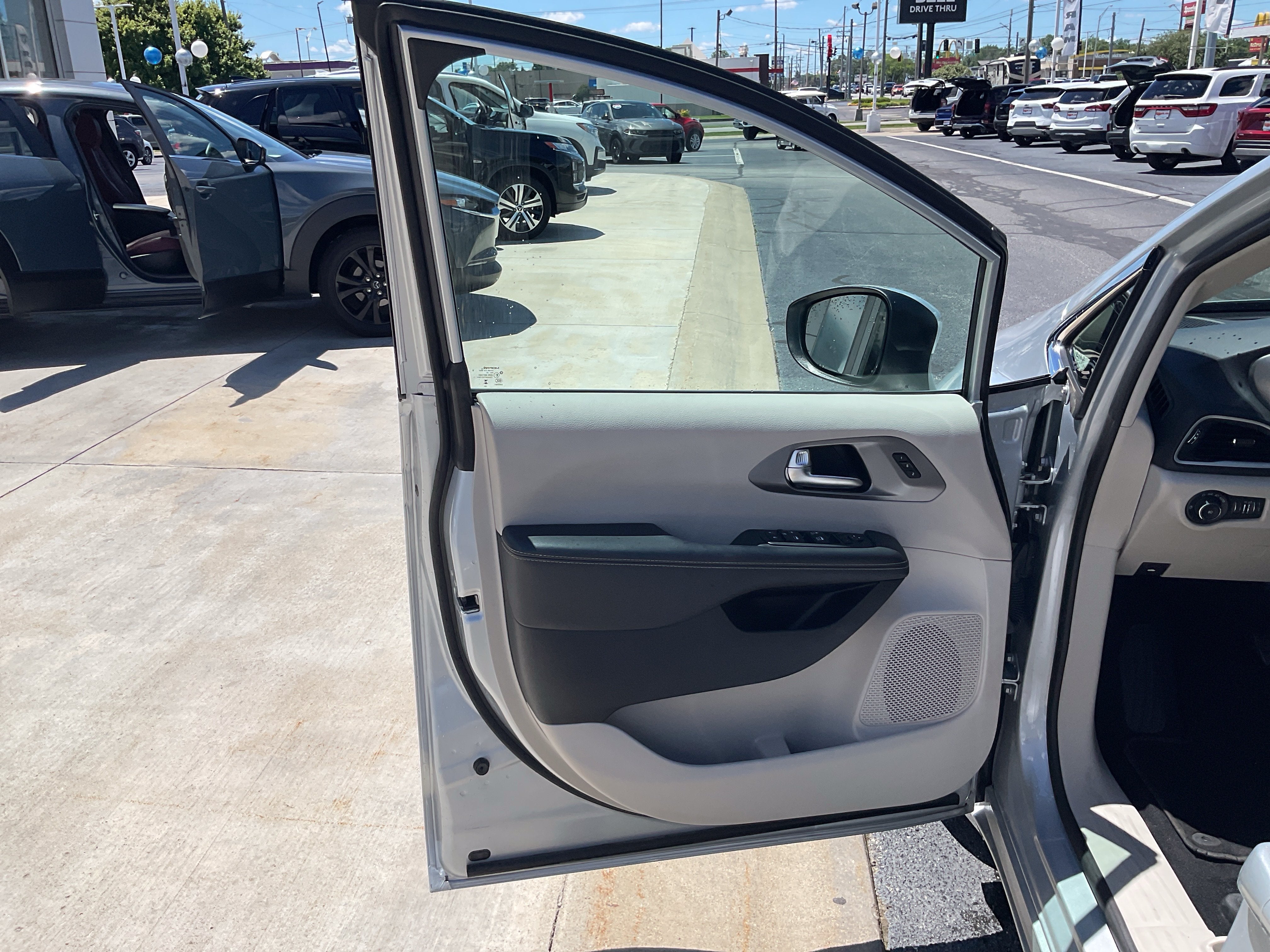 2023 Chrysler Pacifica Touring L