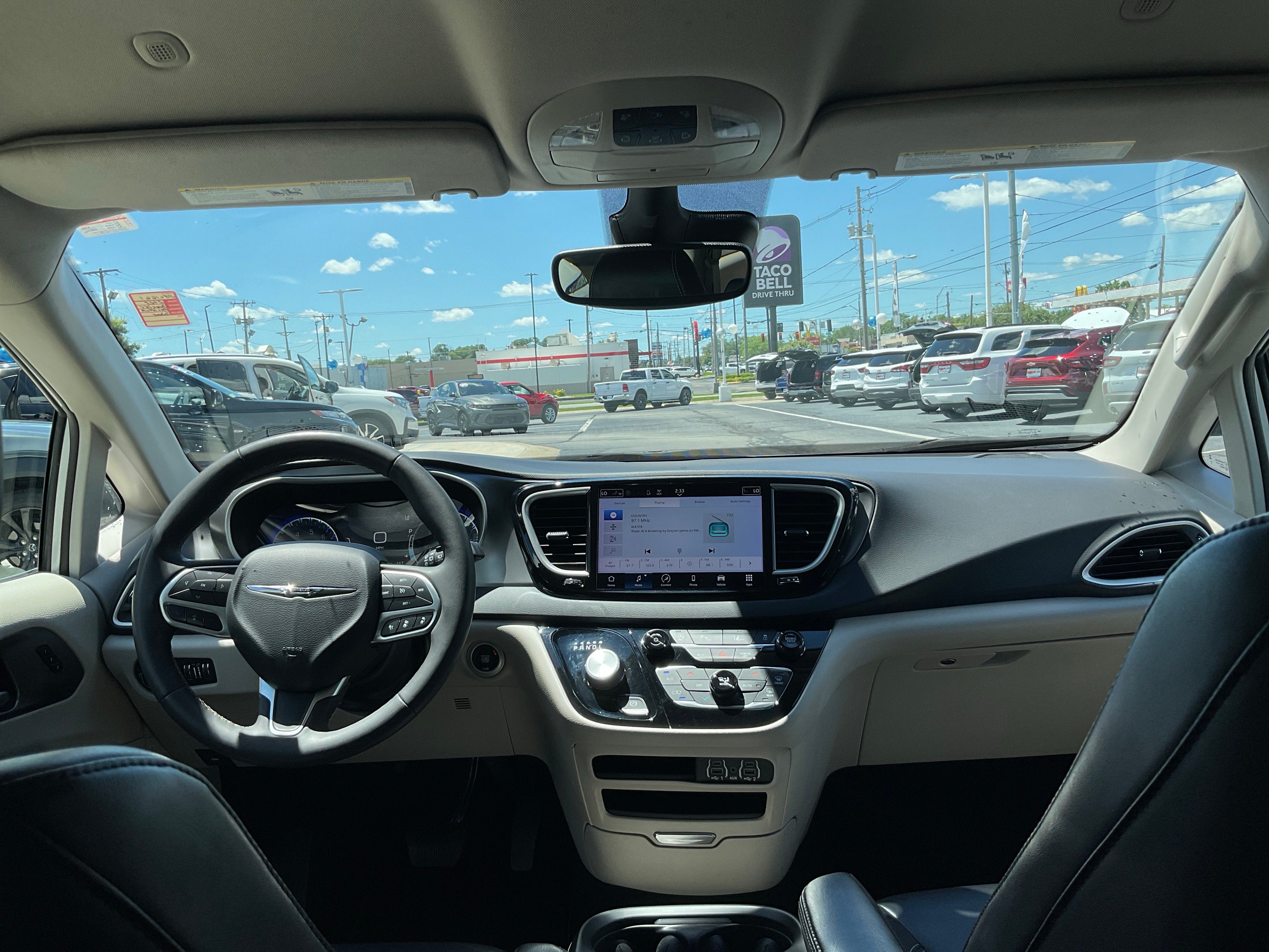 2023 Chrysler Pacifica Touring L