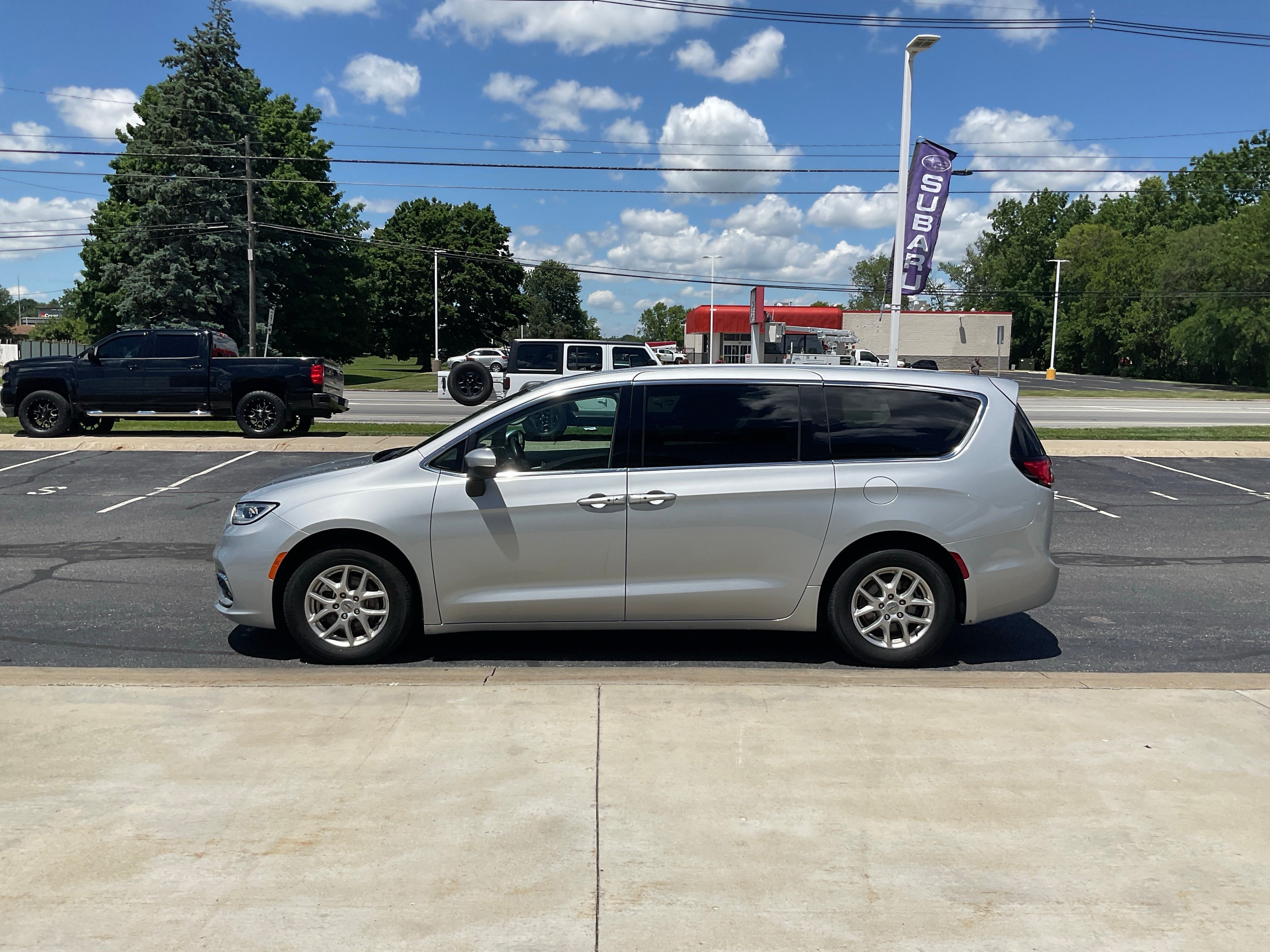 2023 Chrysler Pacifica Touring L