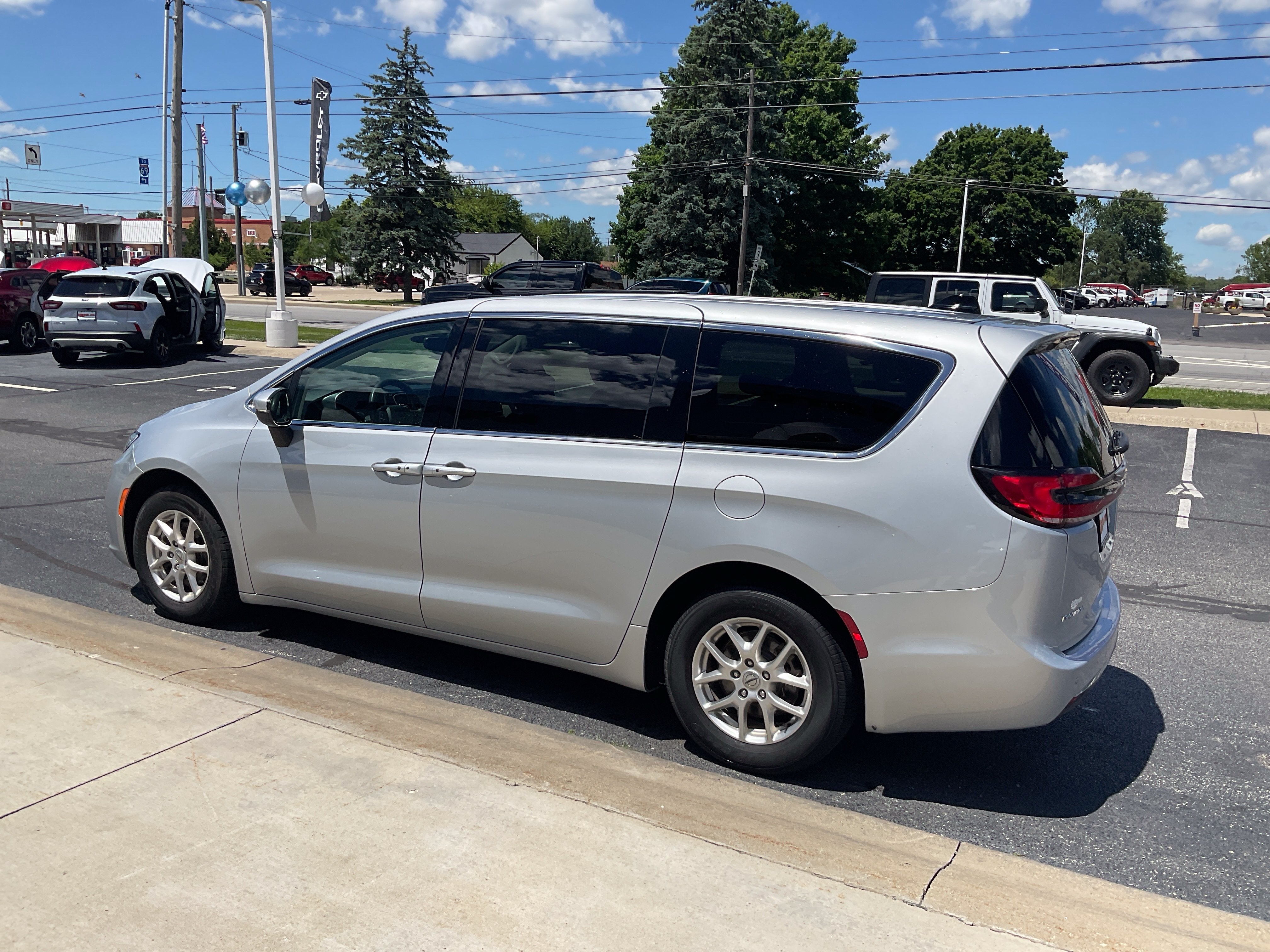 2023 Chrysler Pacifica Touring L