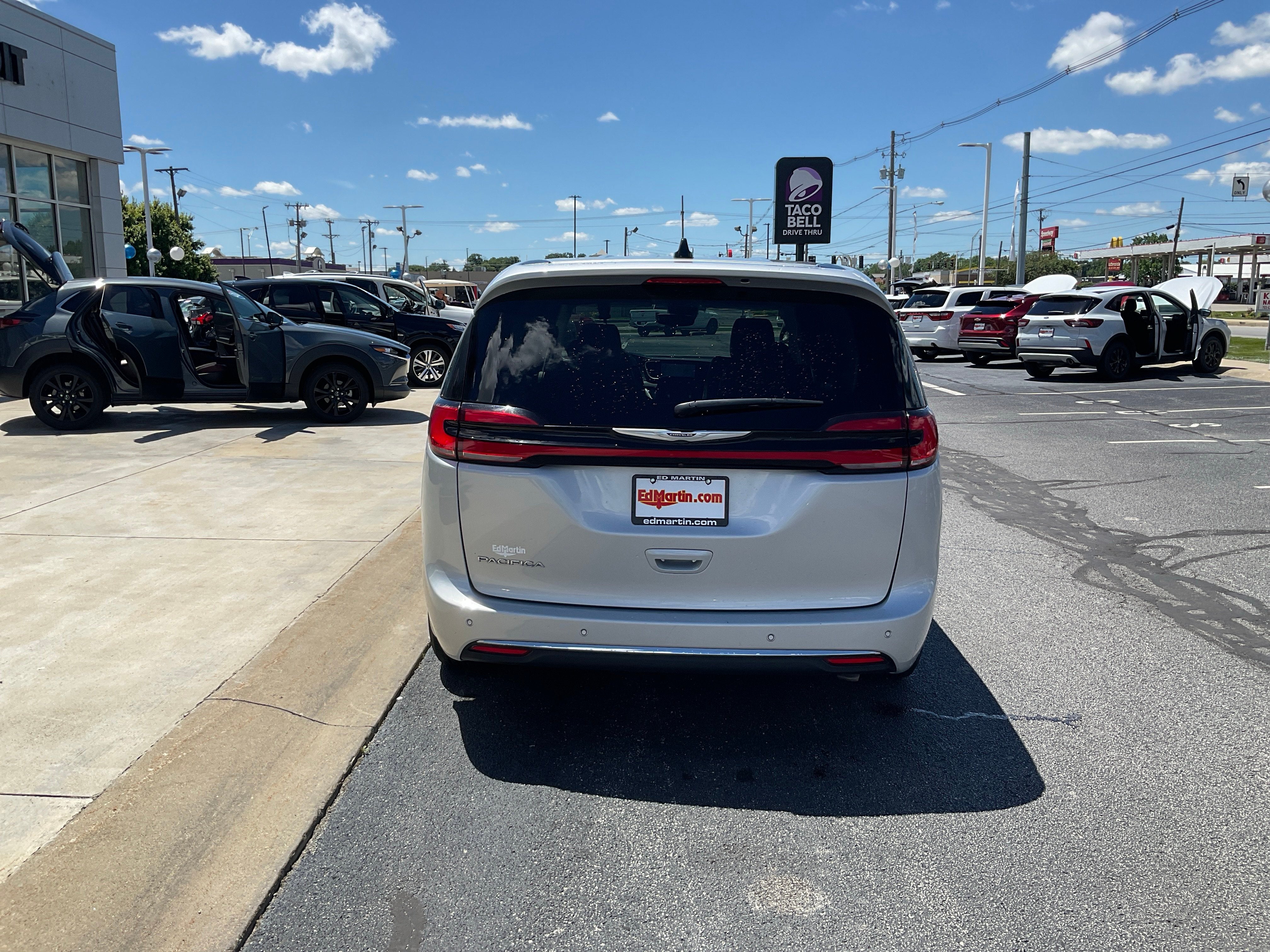 2023 Chrysler Pacifica Touring L