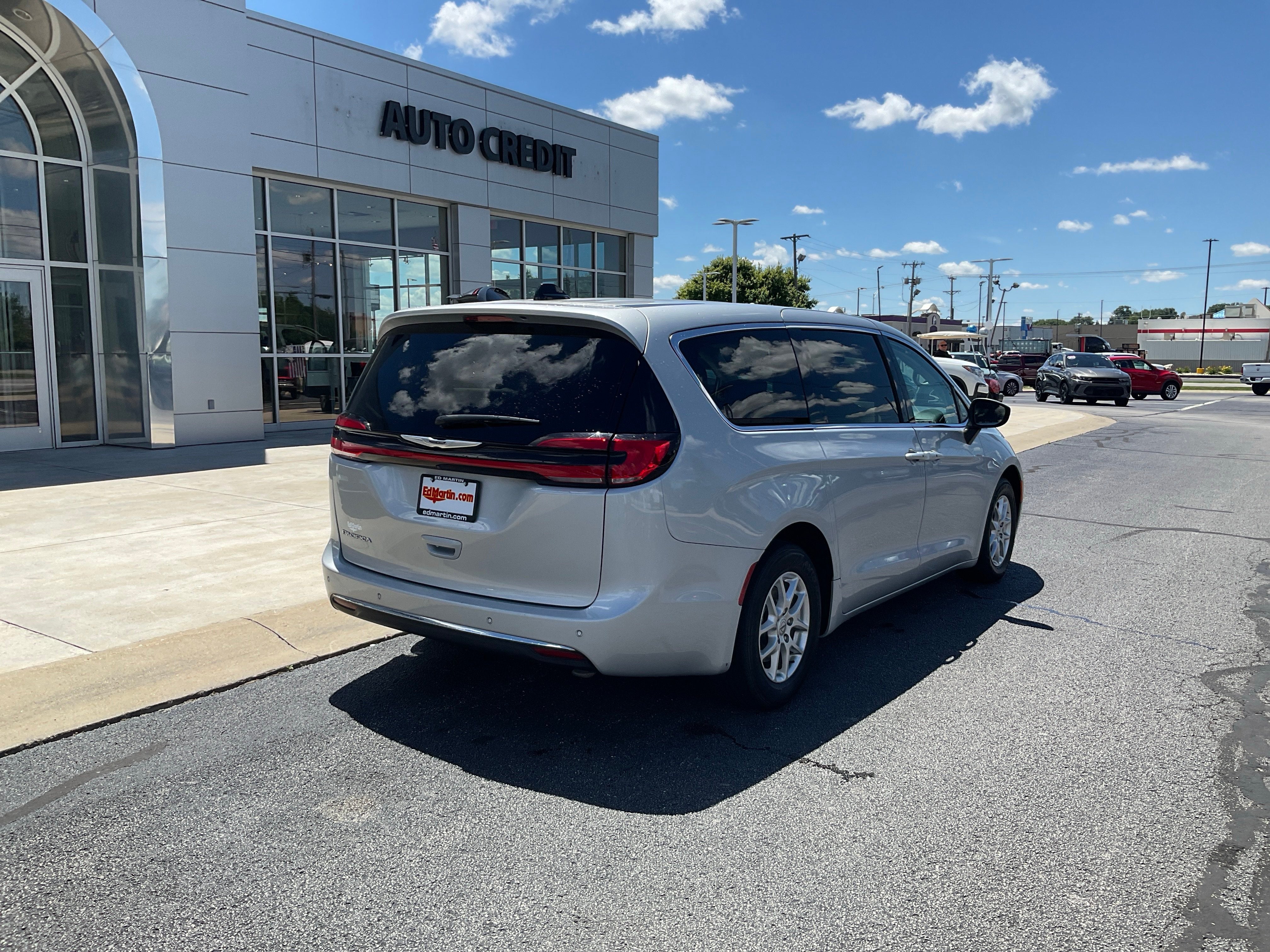 2023 Chrysler Pacifica Touring L