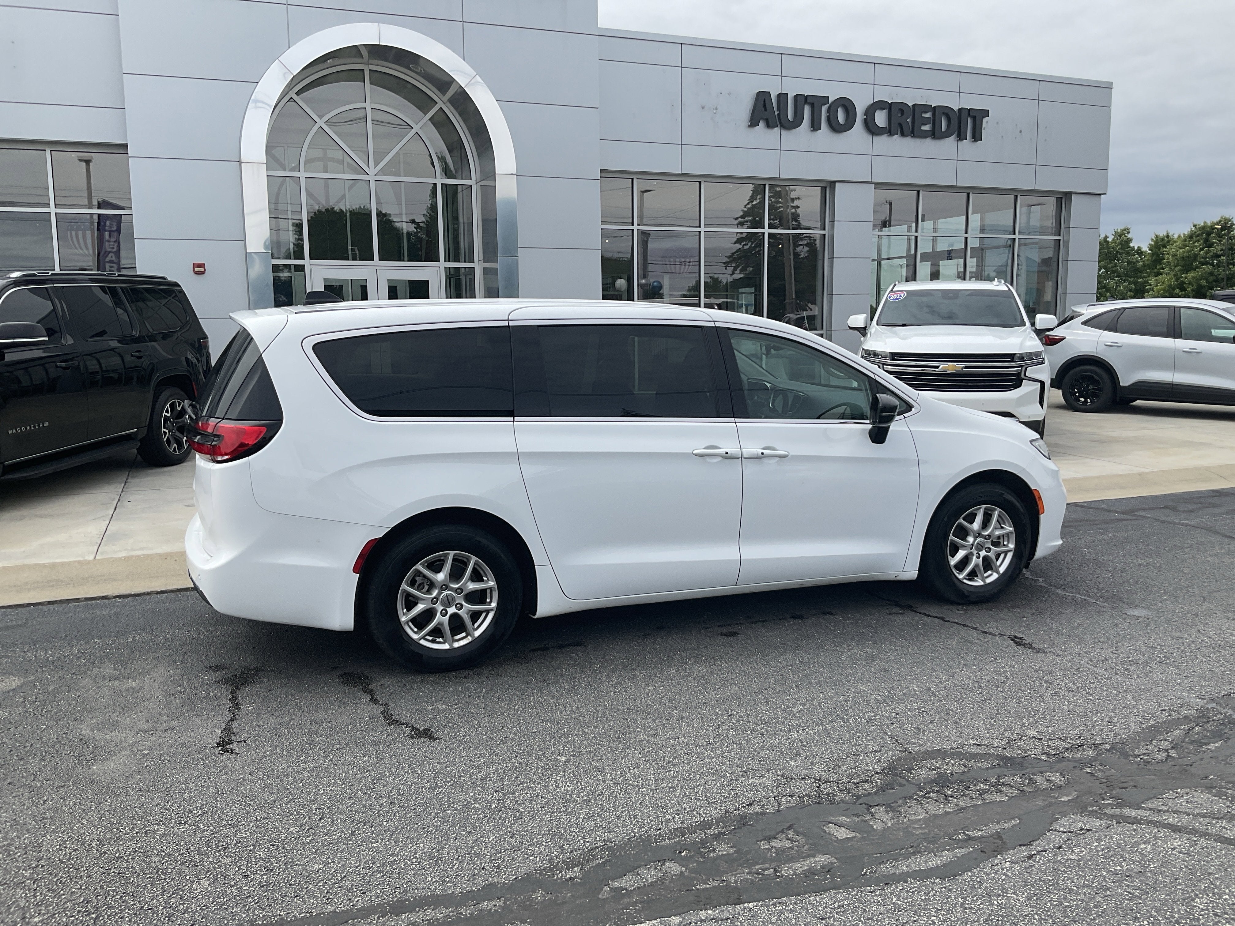 2024 Chrysler Pacifica Touring L