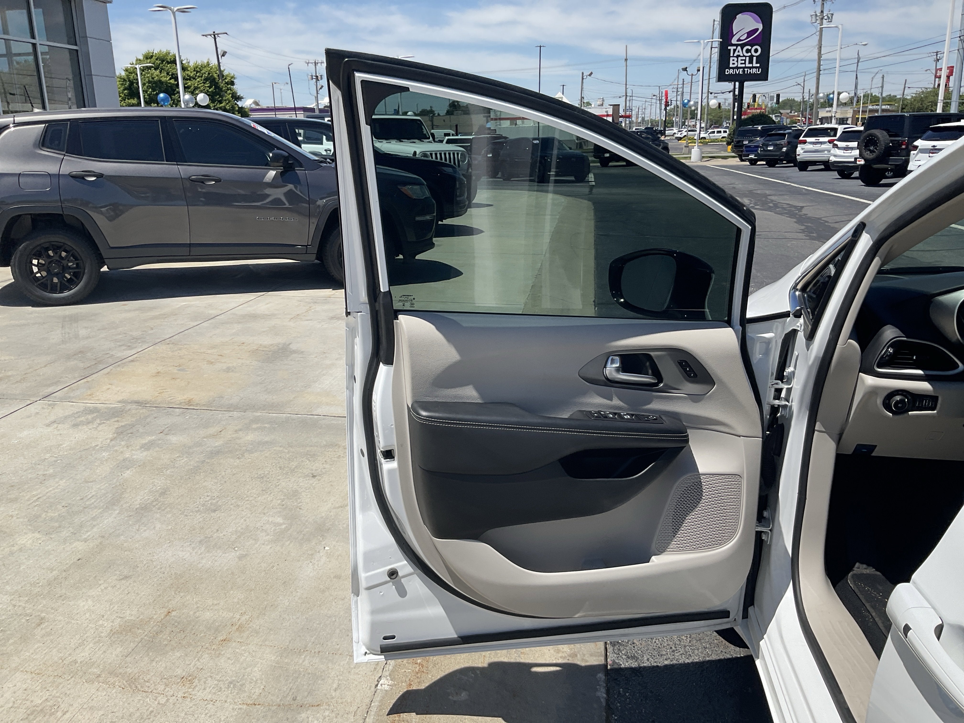 2024 Chrysler Pacifica Touring L