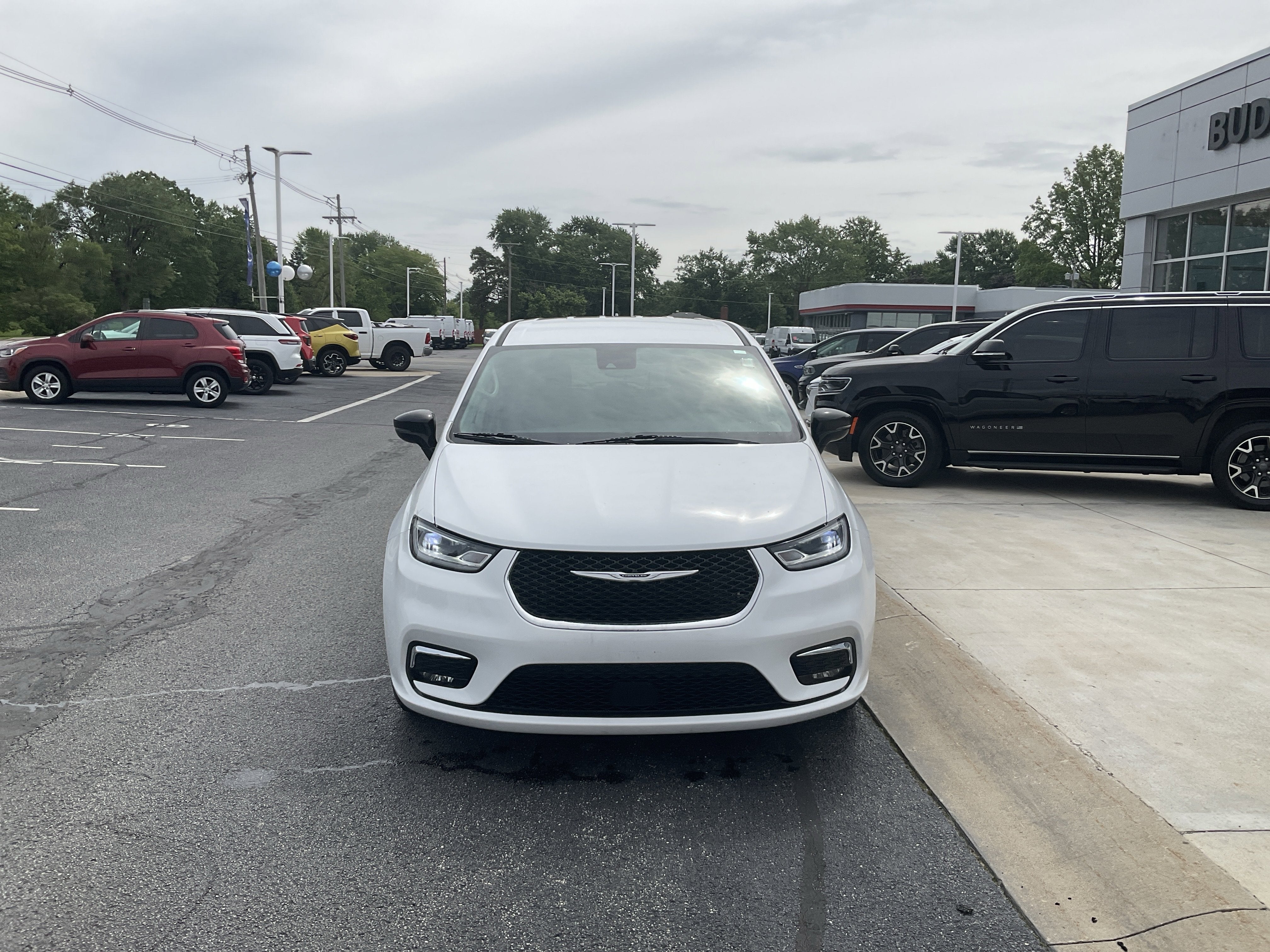 2024 Chrysler Pacifica Touring L