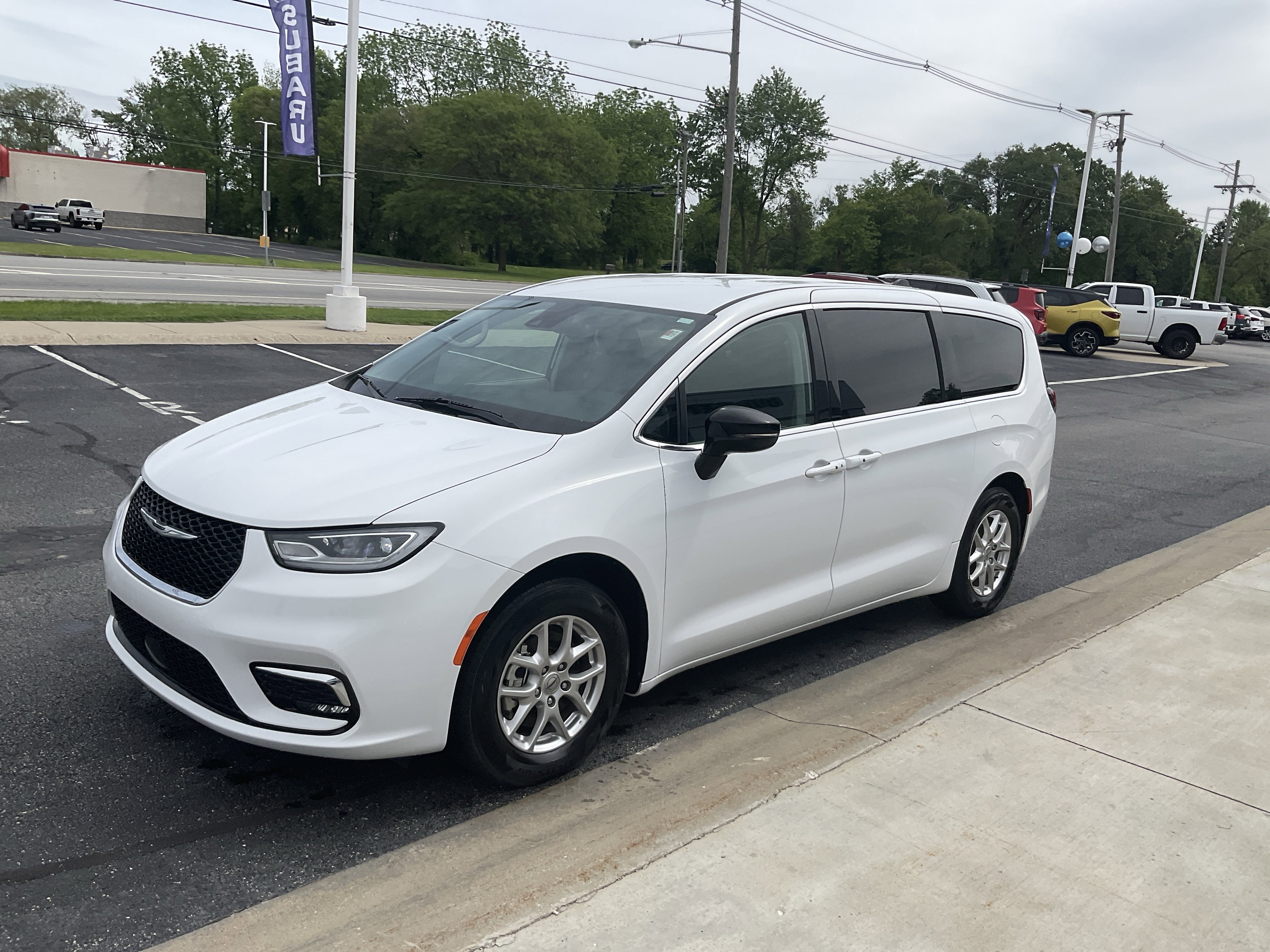2024 Chrysler Pacifica Touring L
