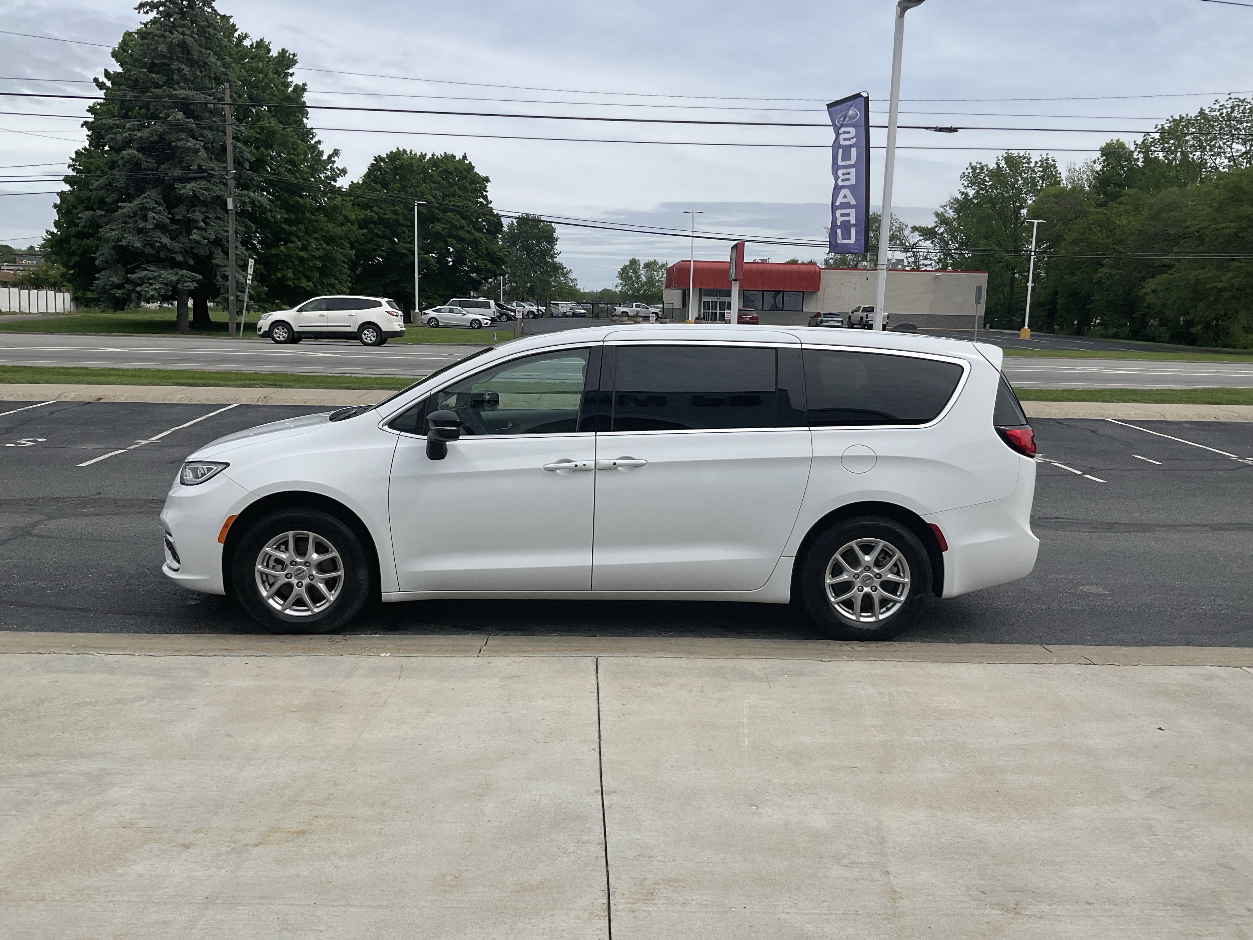 2024 Chrysler Pacifica Touring L
