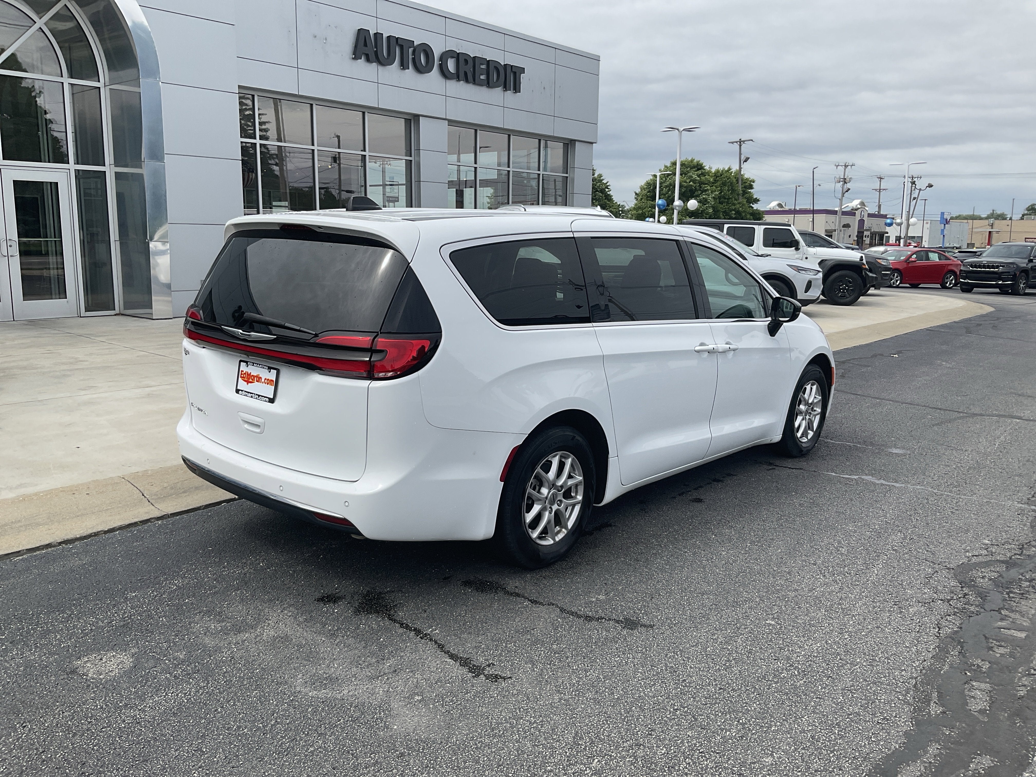 2024 Chrysler Pacifica Touring L