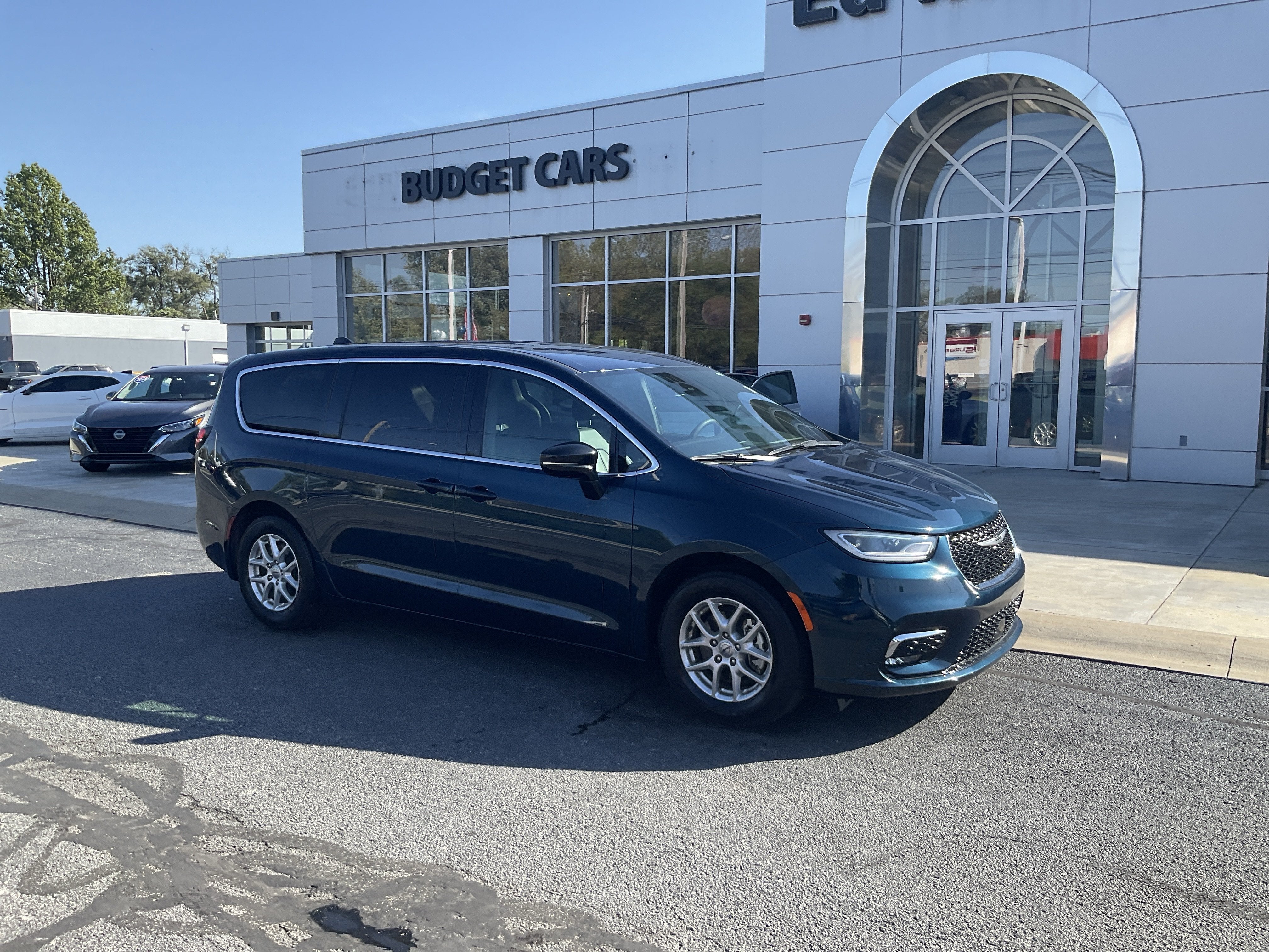 2025 Chrysler Pacifica Select