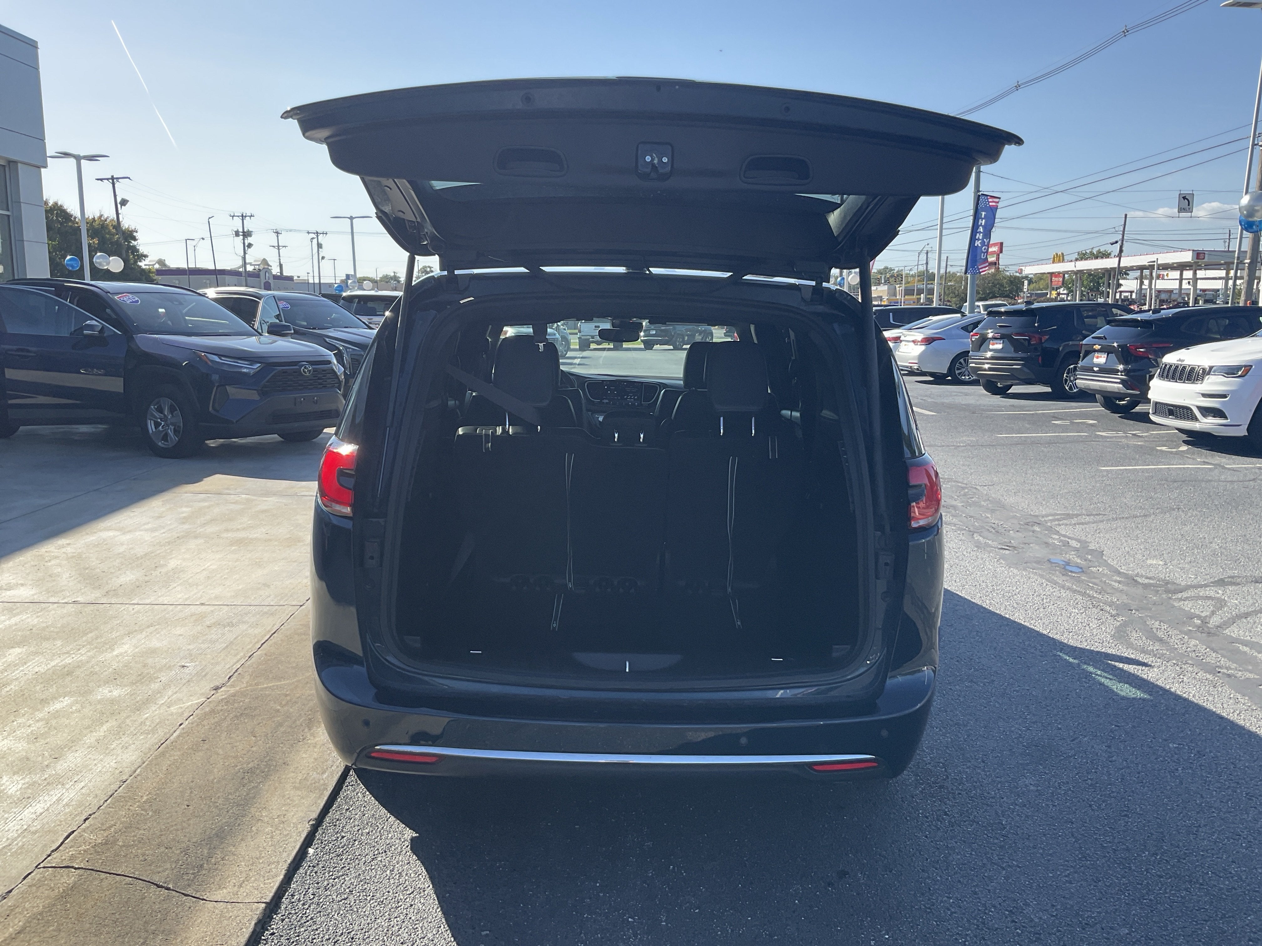 2025 Chrysler Pacifica Select