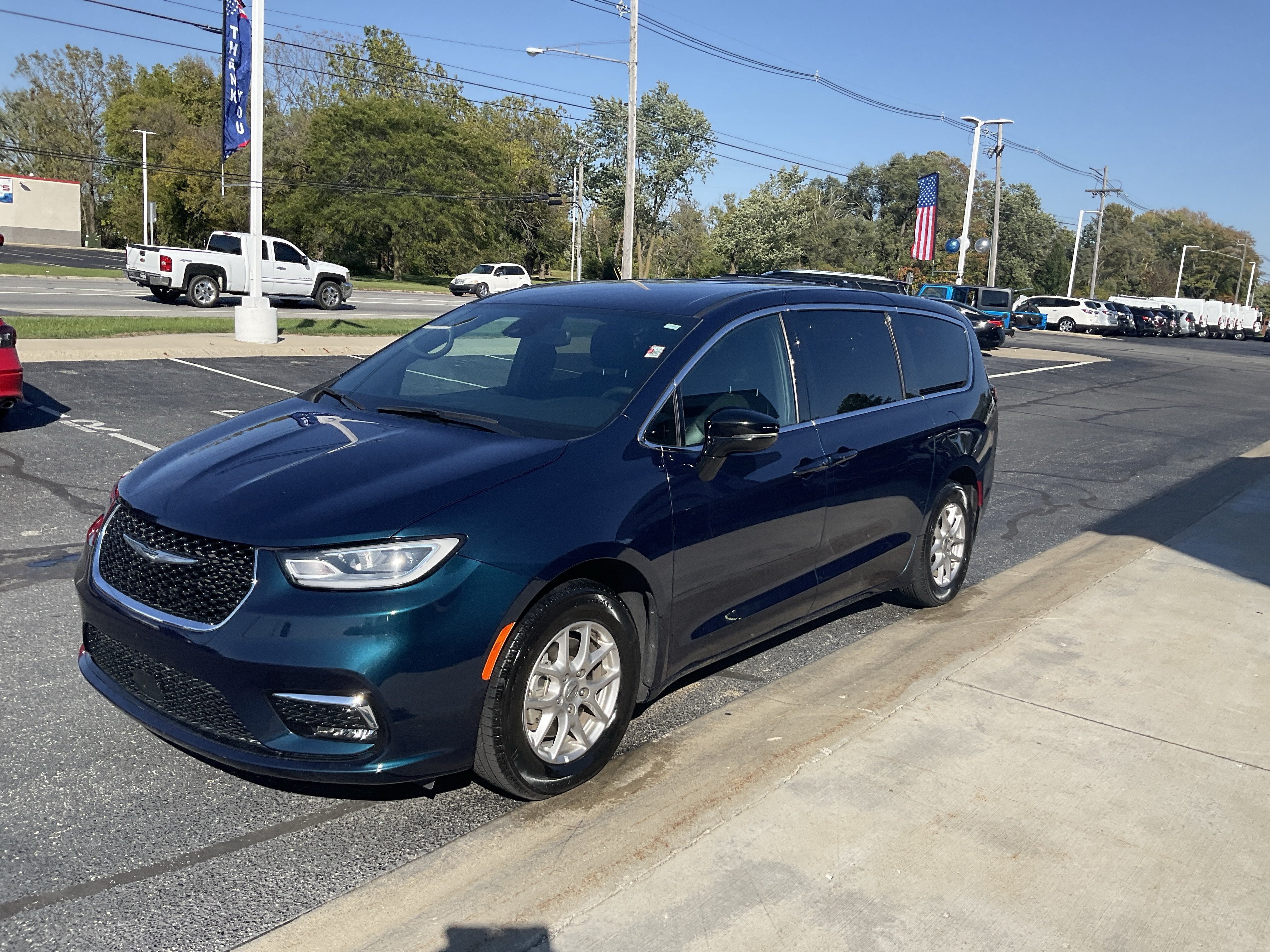 2025 Chrysler Pacifica Select