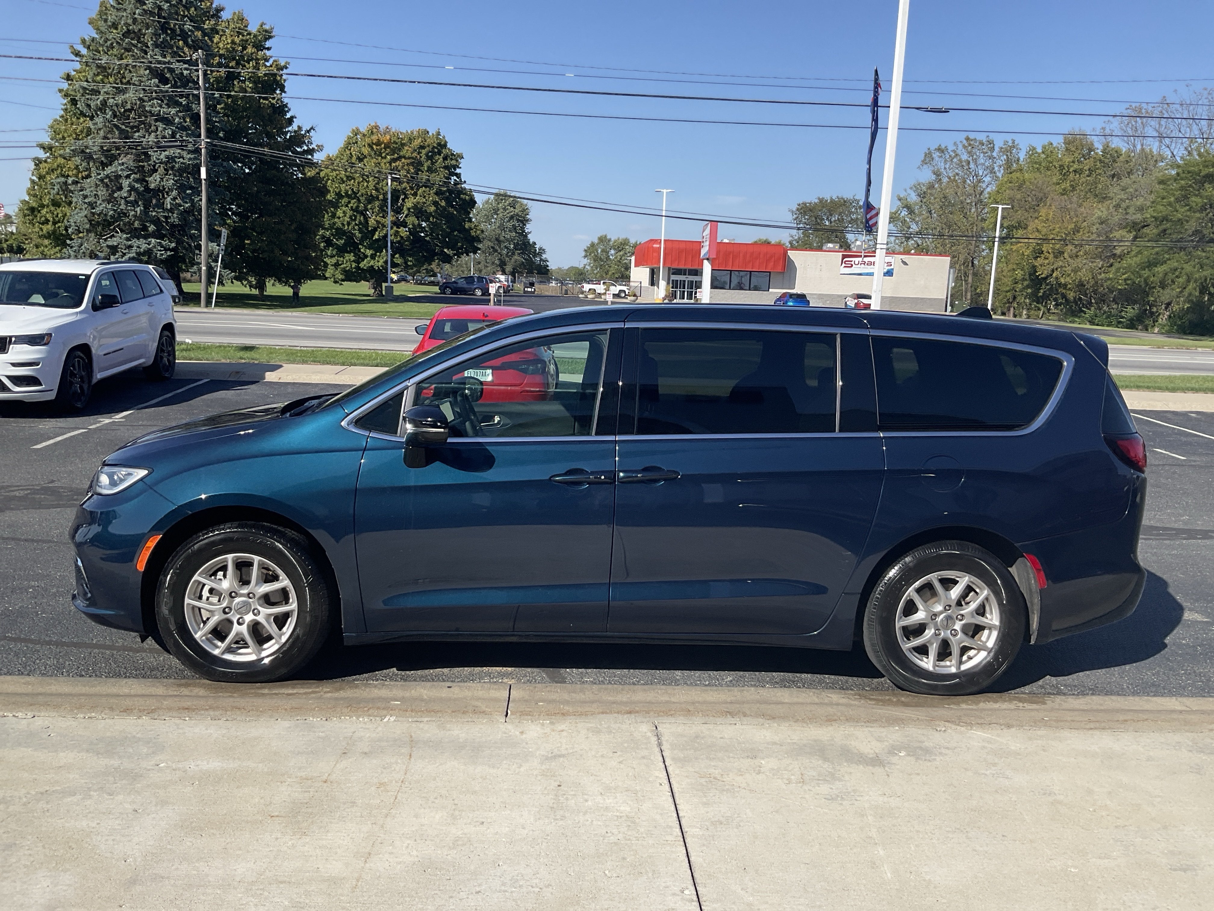 2025 Chrysler Pacifica Select