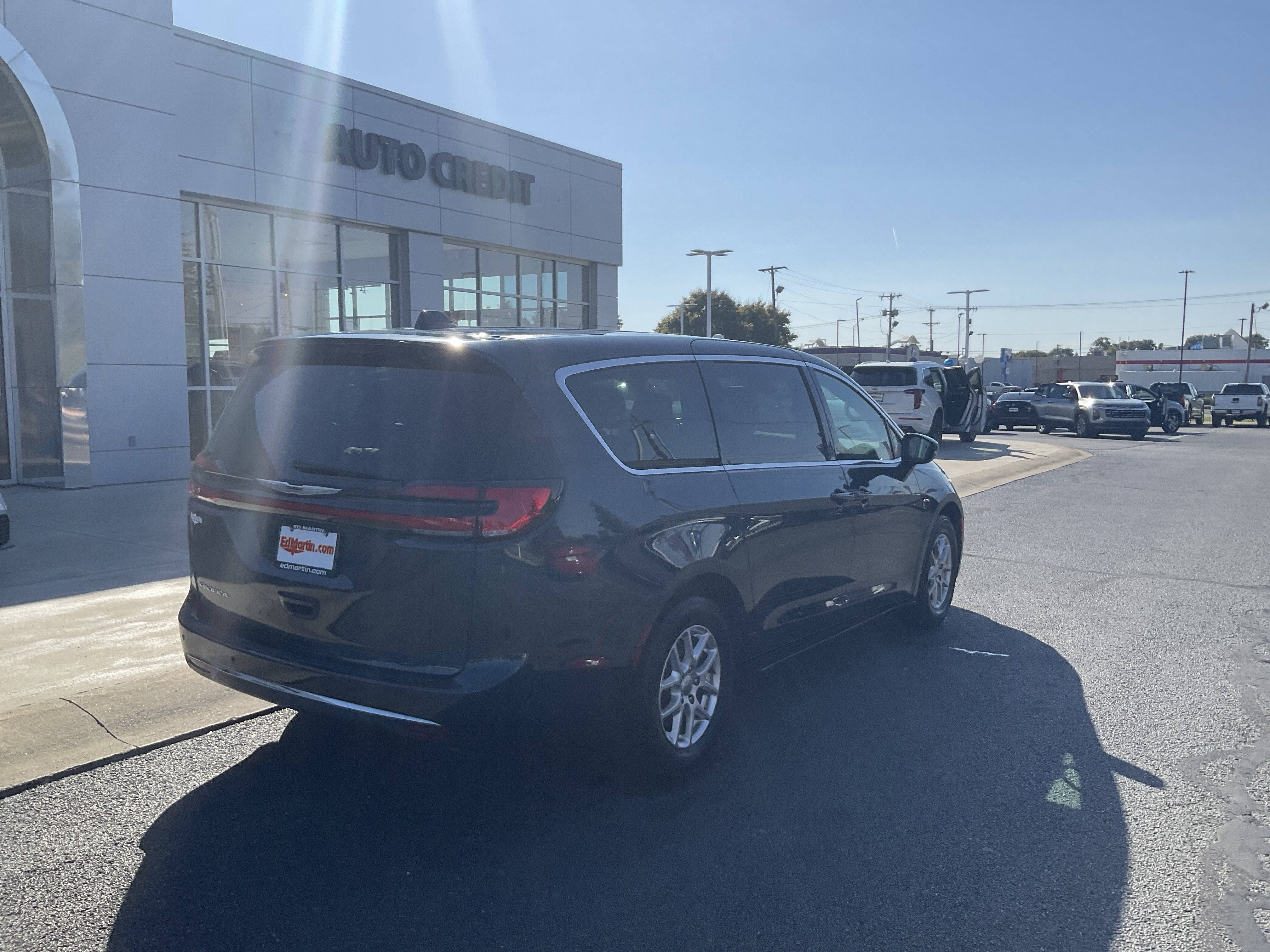 2025 Chrysler Pacifica Select