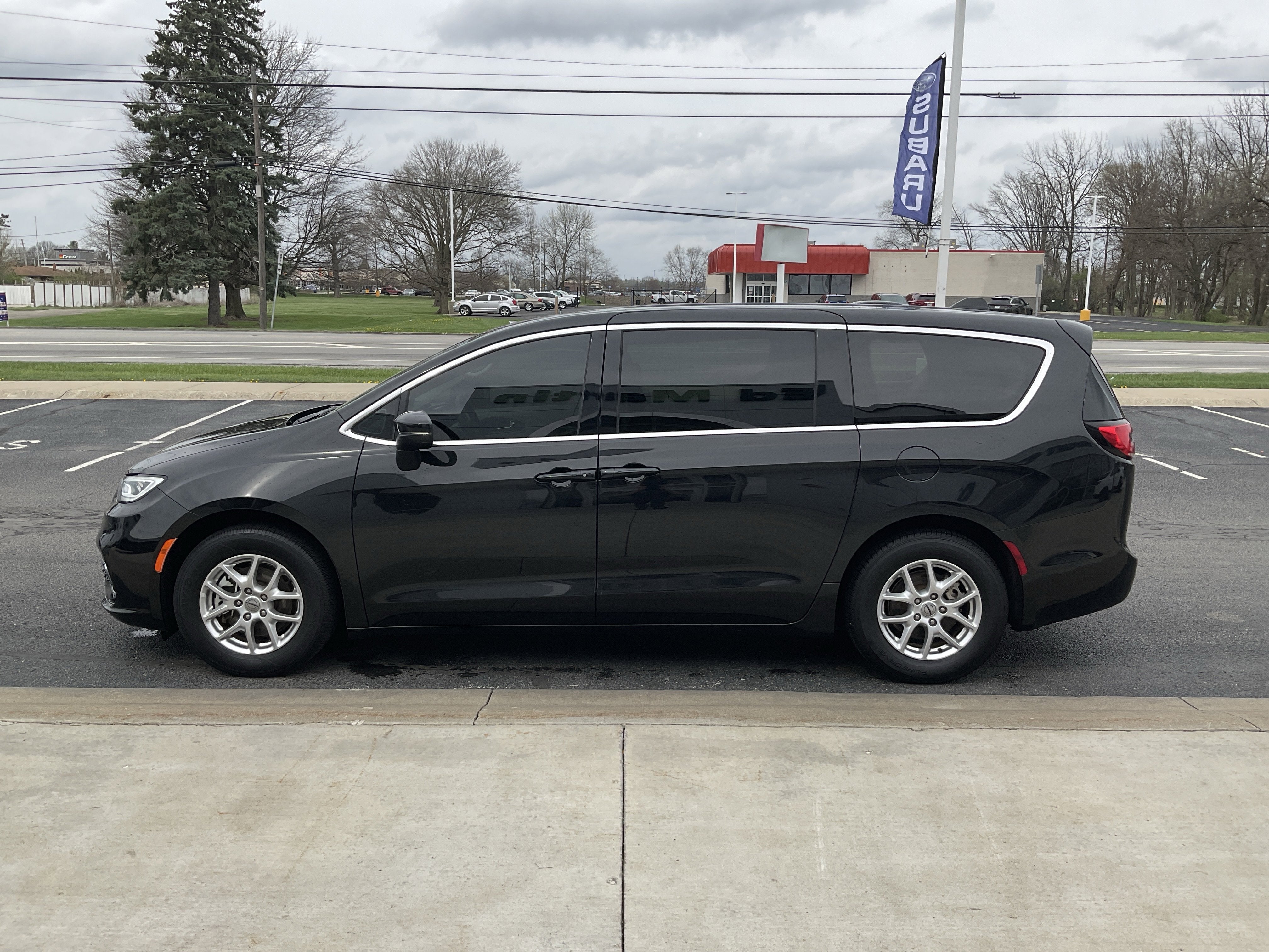 2023 Chrysler Pacifica Touring L