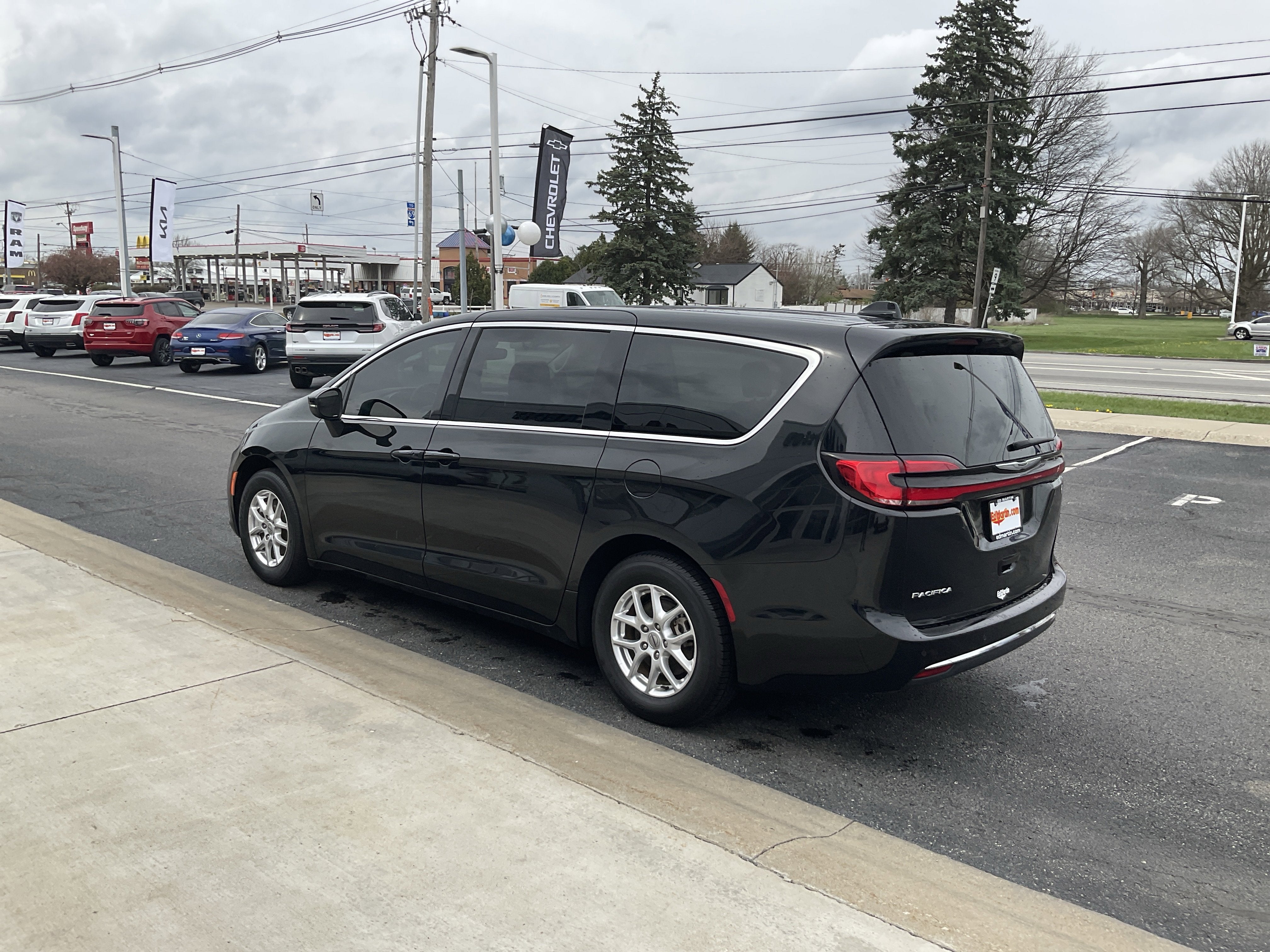 2023 Chrysler Pacifica Touring L