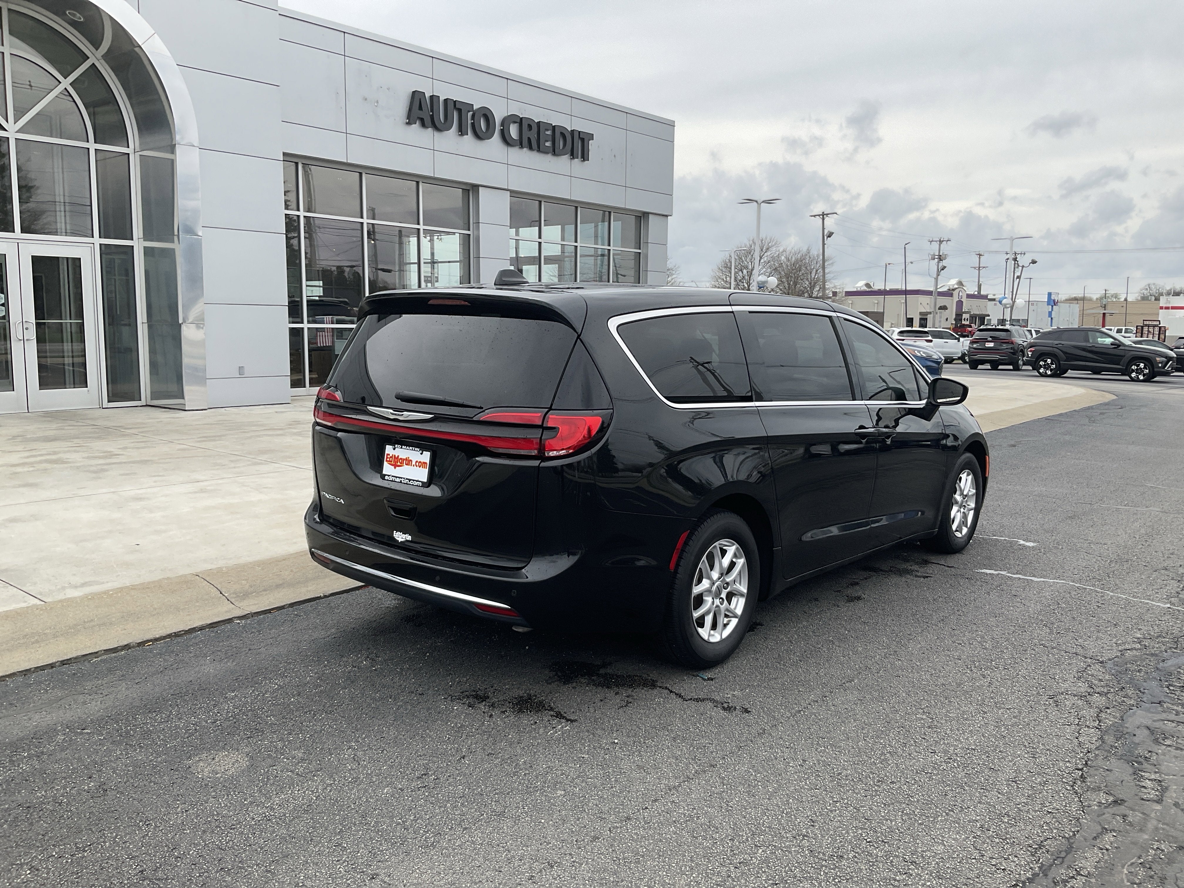 2023 Chrysler Pacifica Touring L