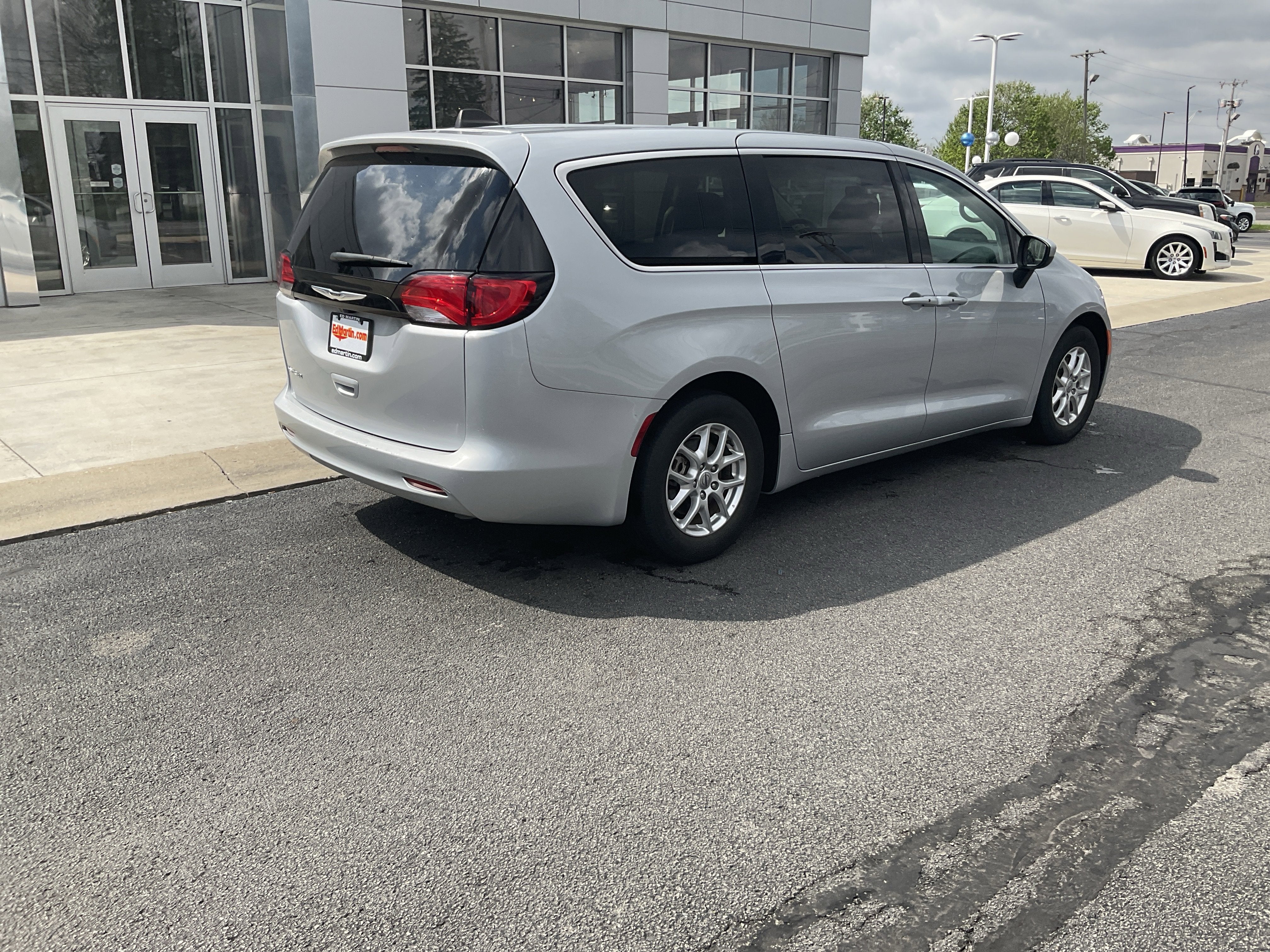 2023 Chrysler Voyager LX