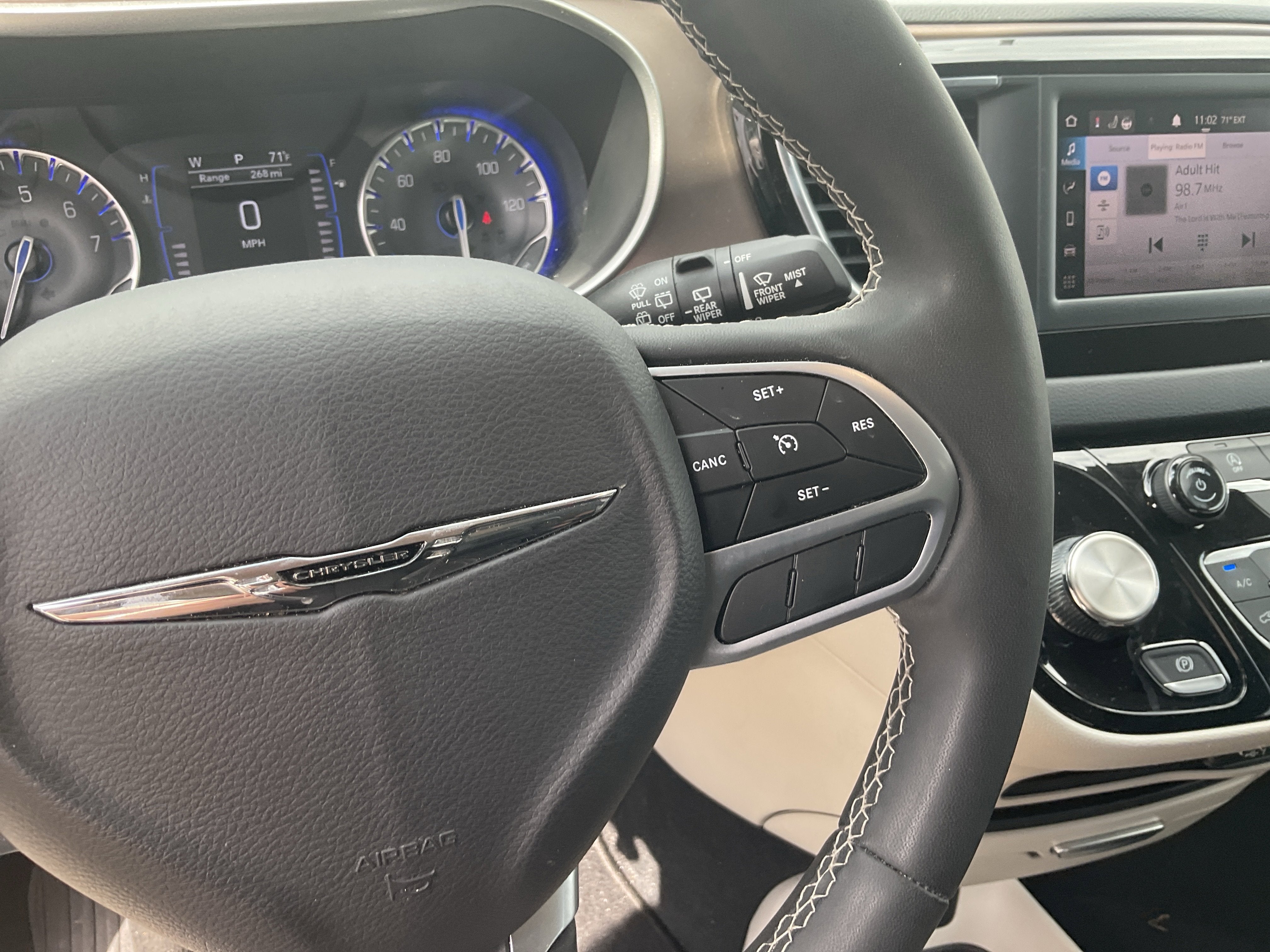 2023 Chrysler Voyager LX