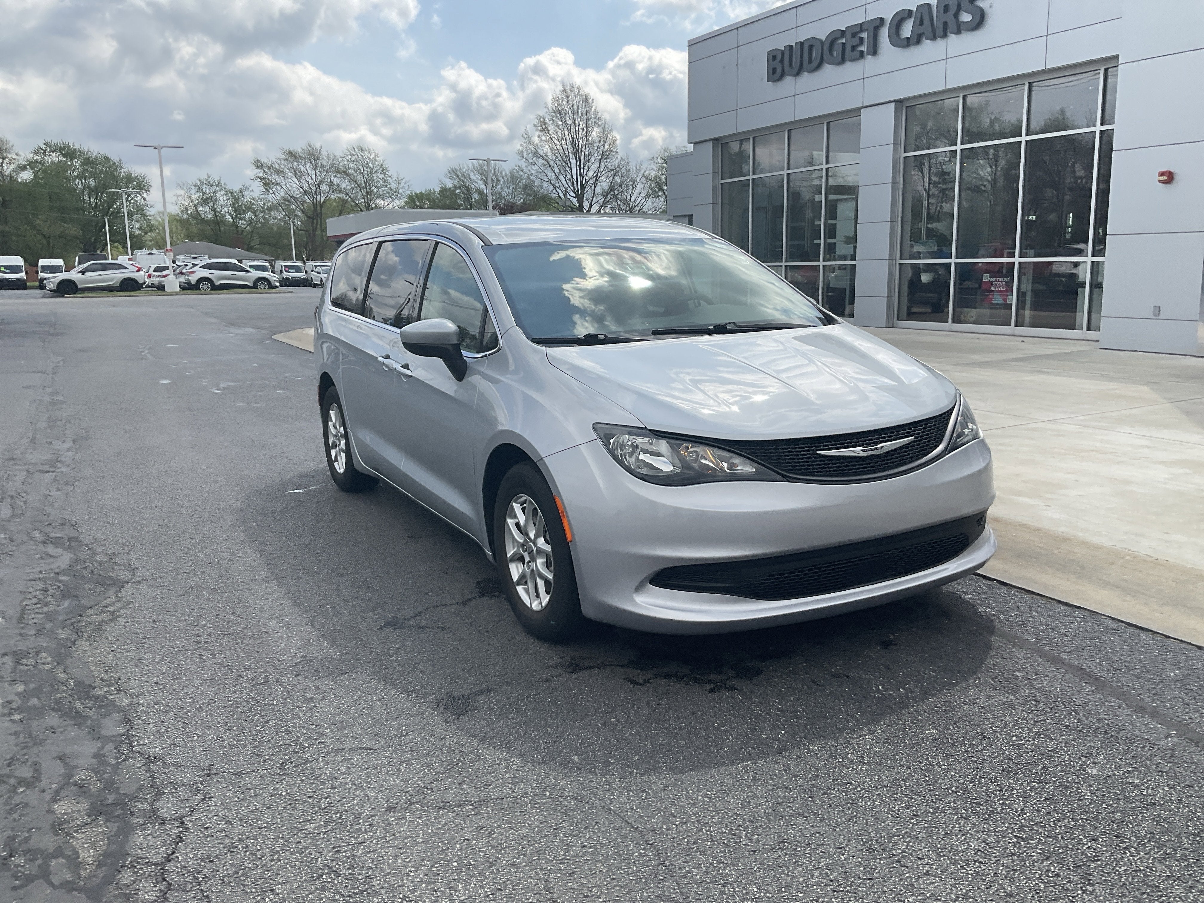 2023 Chrysler Voyager LX