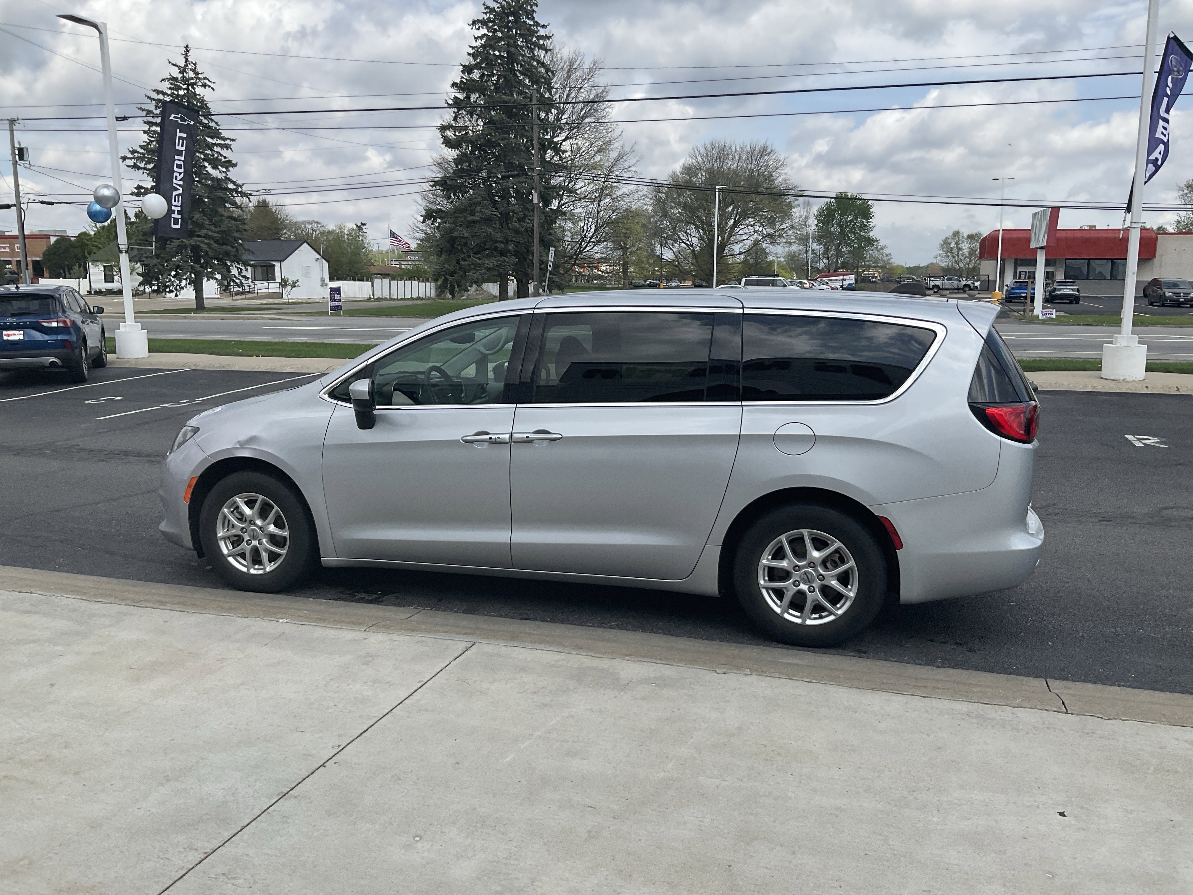 2023 Chrysler Voyager LX