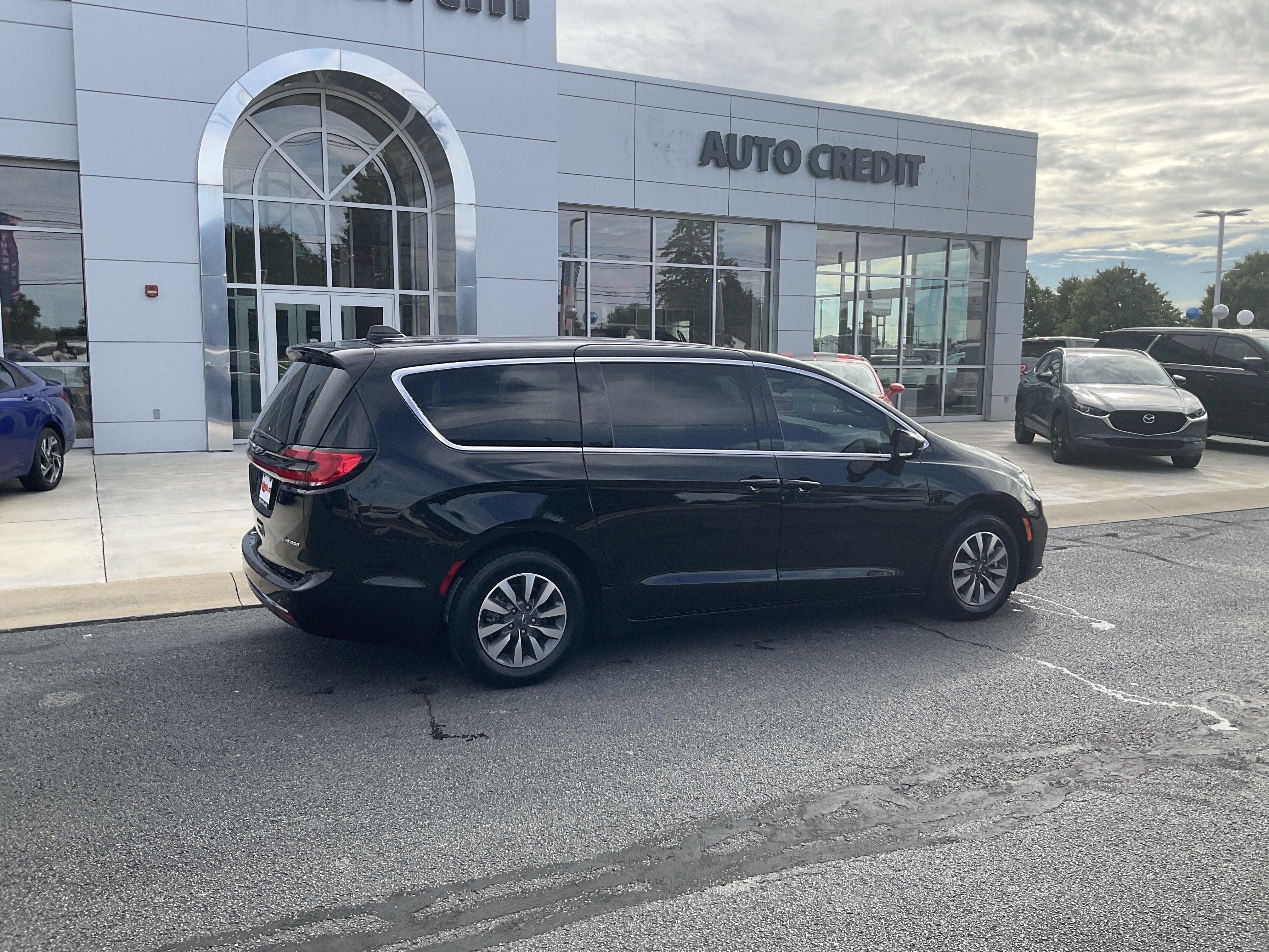 2024 Chrysler Pacifica Hybrid Select