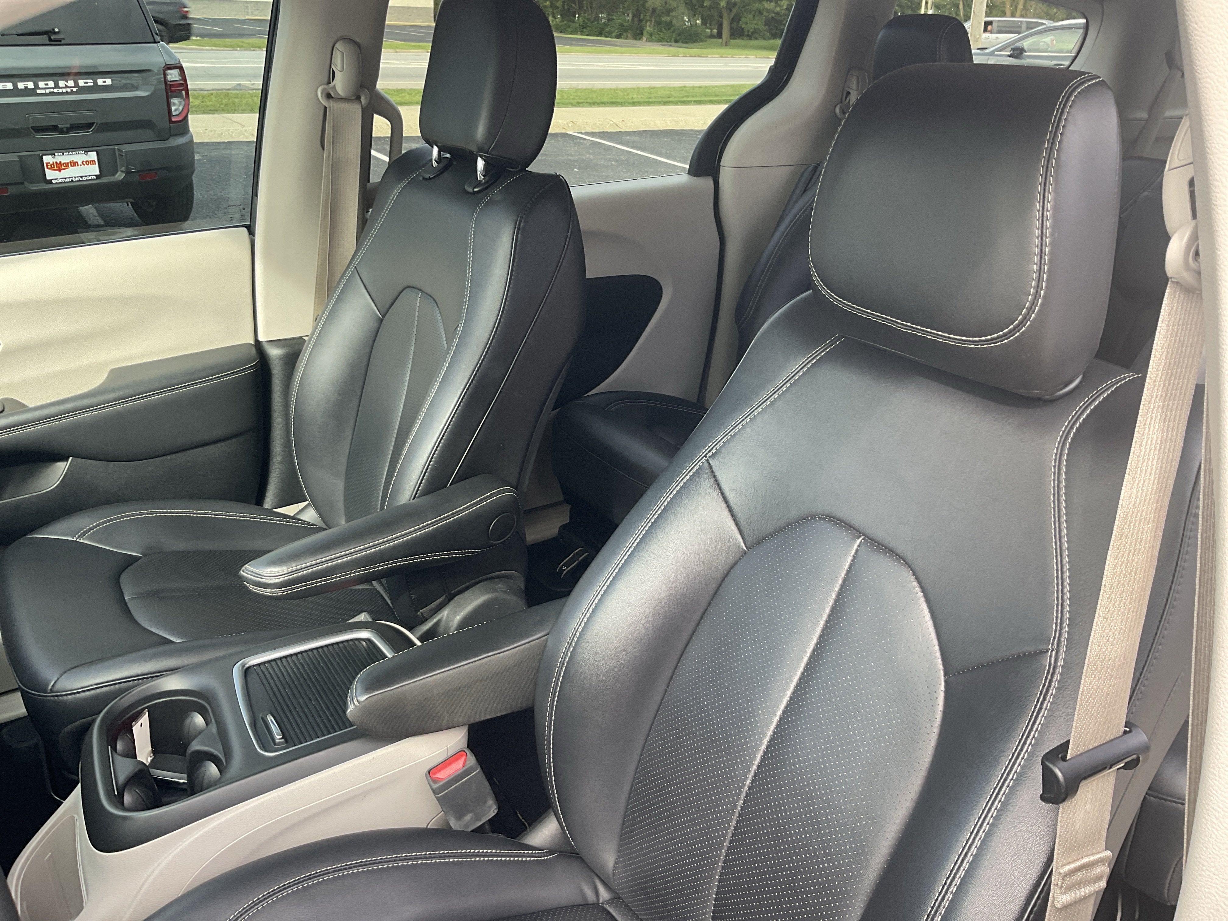 2024 Chrysler Pacifica Hybrid Select