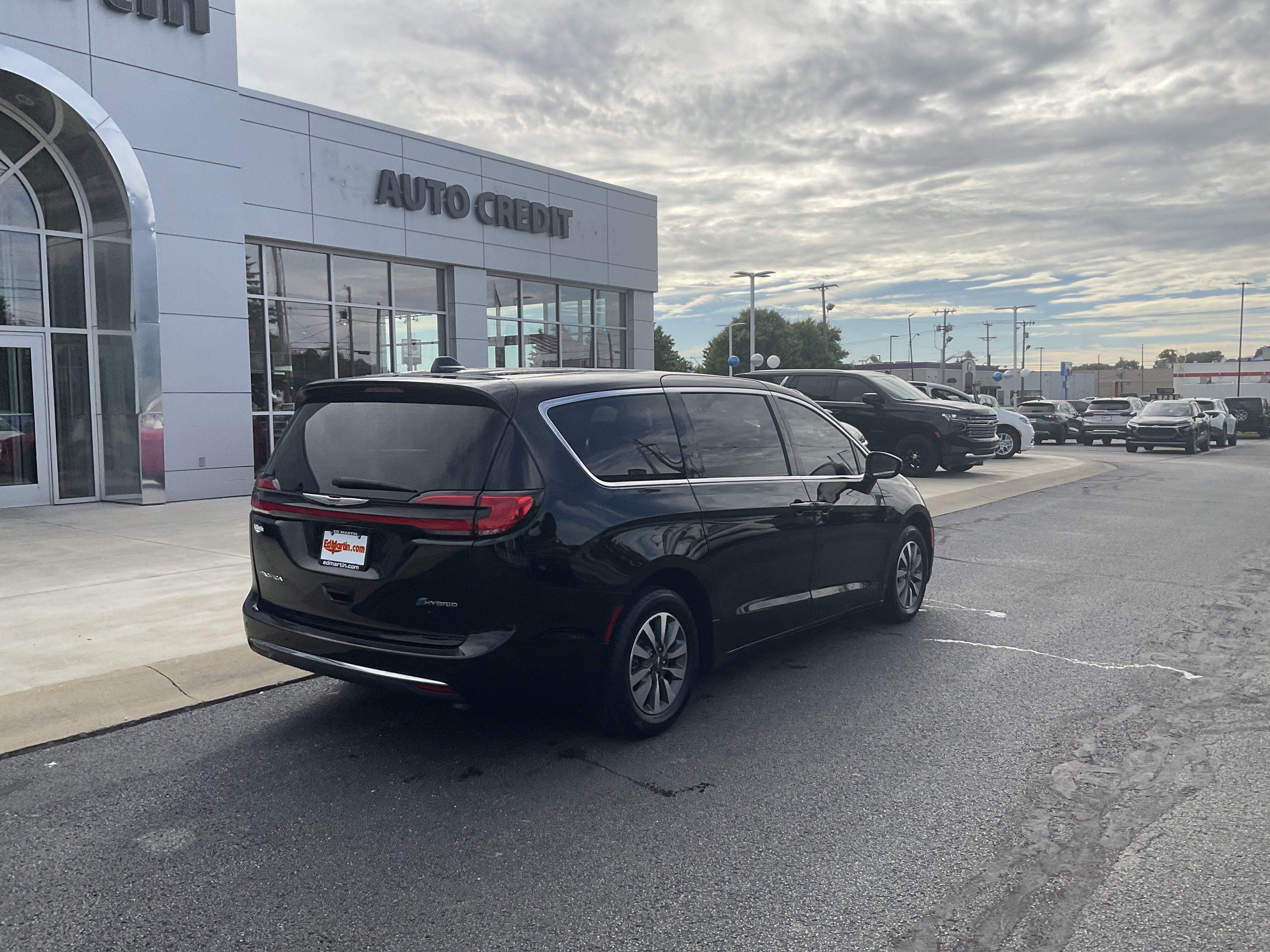 2024 Chrysler Pacifica Hybrid Select