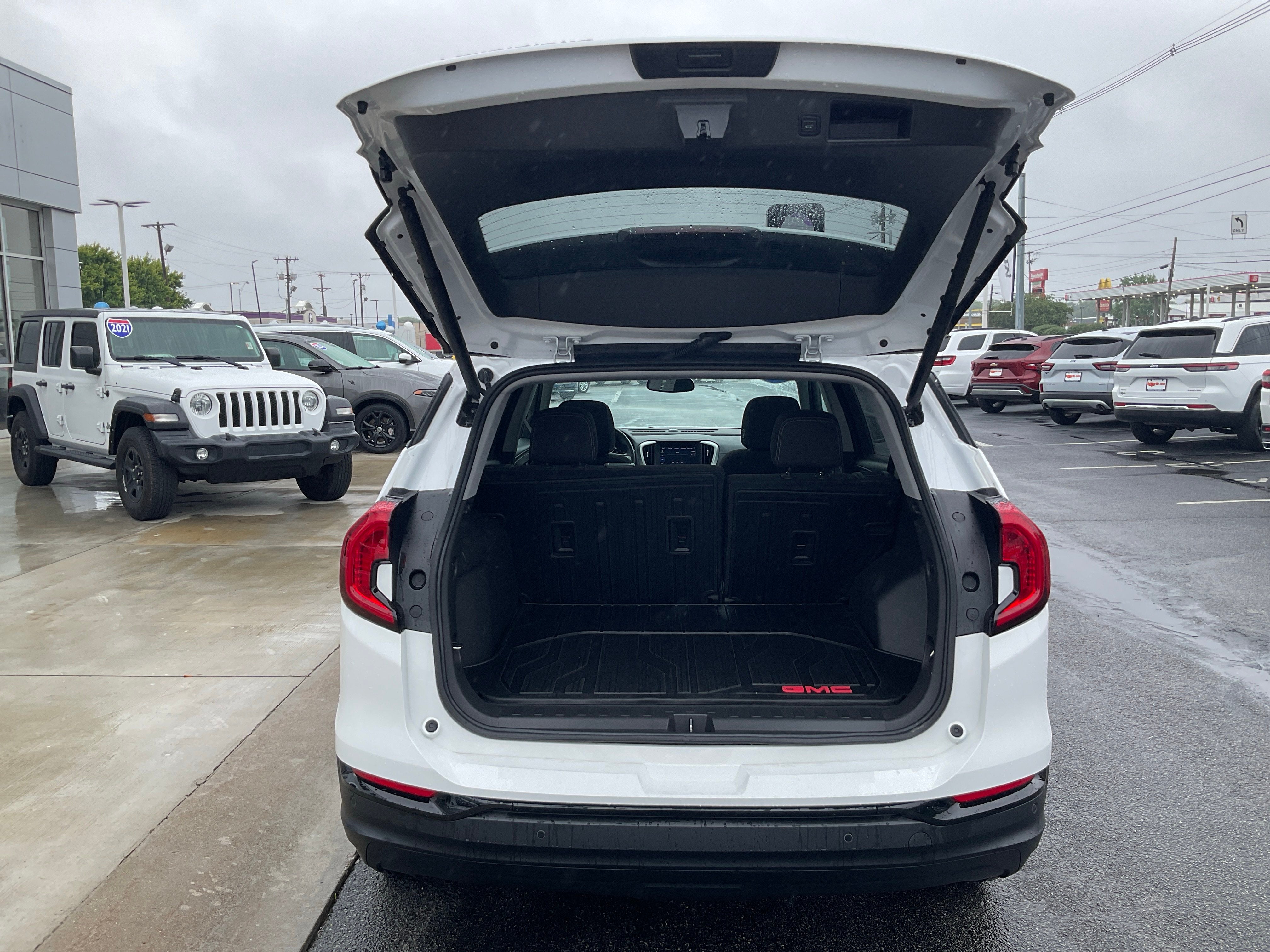 2023 GMC Terrain SLE