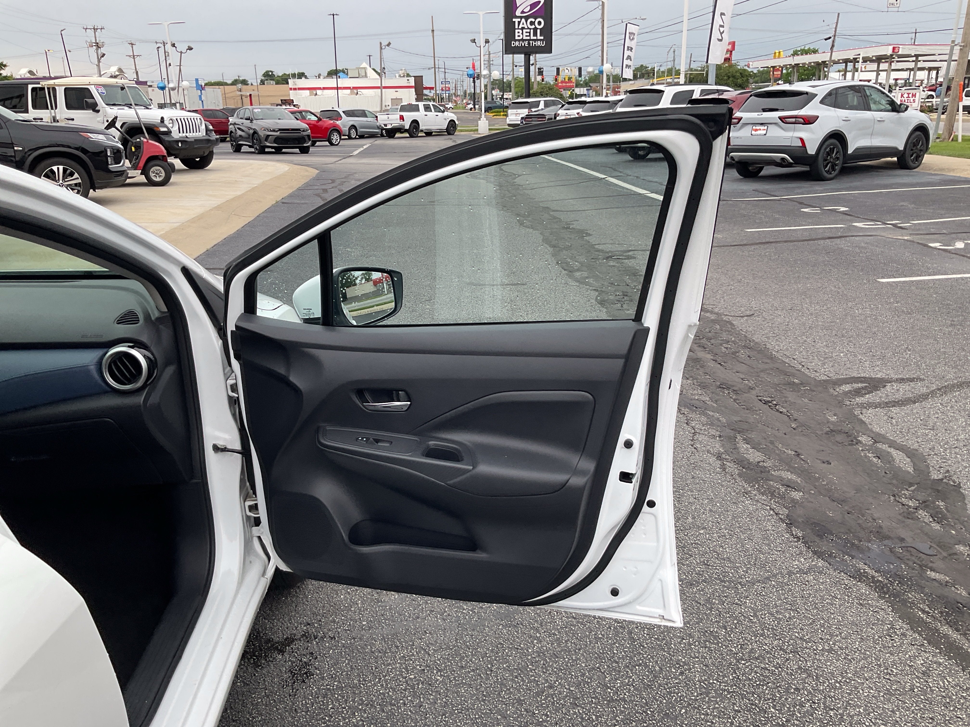 2025 Nissan Versa 1.6 SV