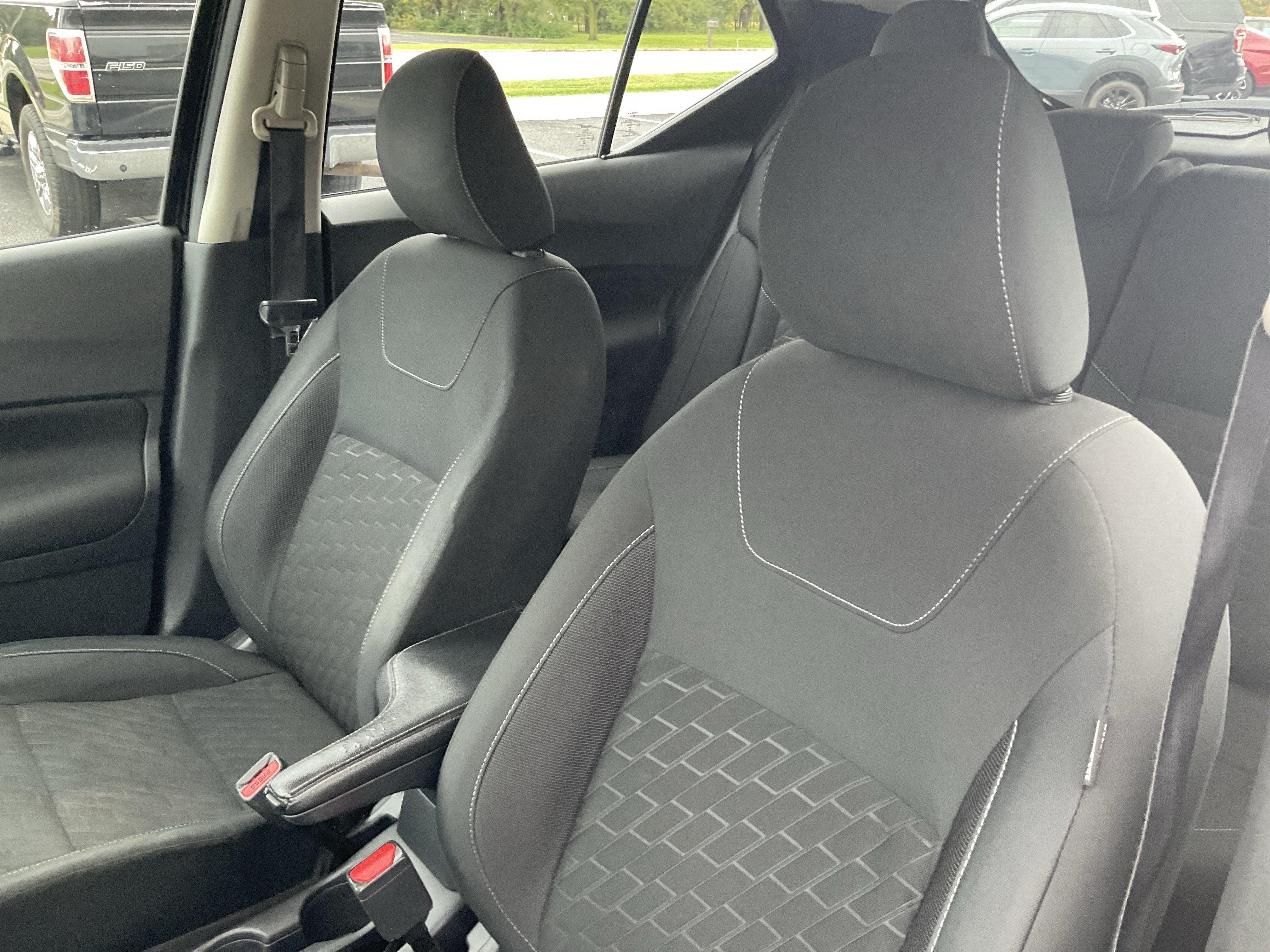 2022 Nissan Kicks S