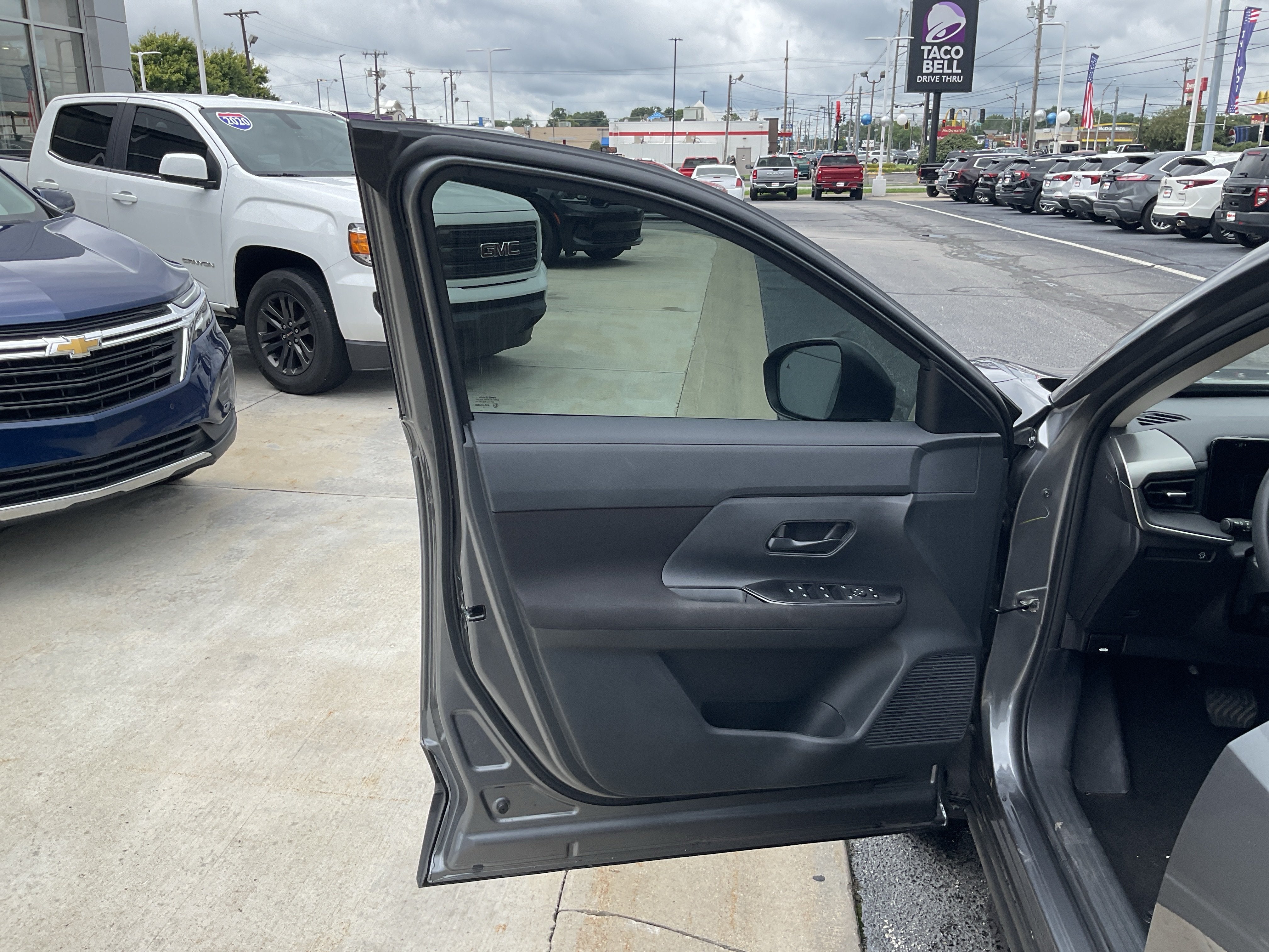 2025 Nissan Kicks S