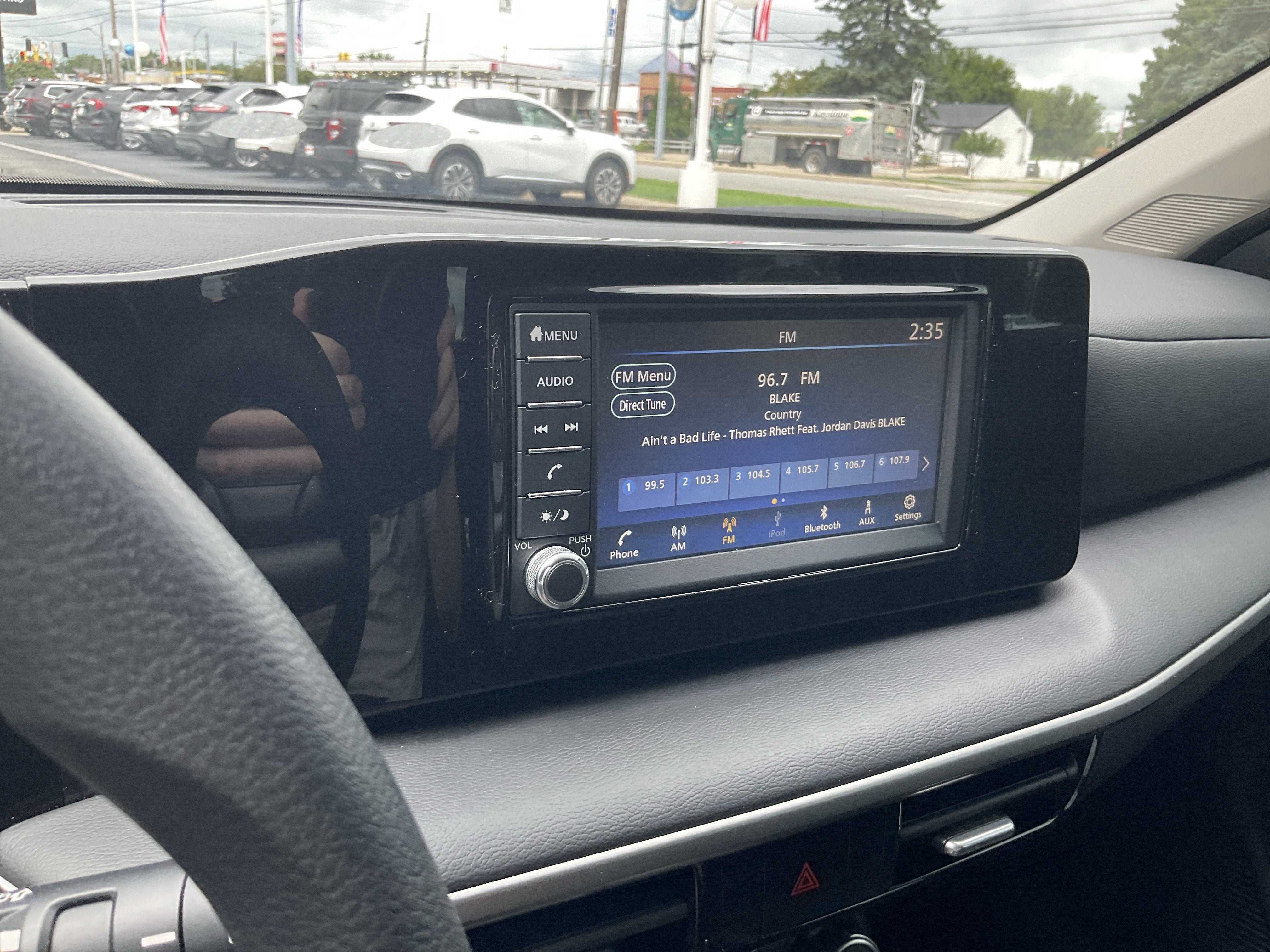 2025 Nissan Kicks S