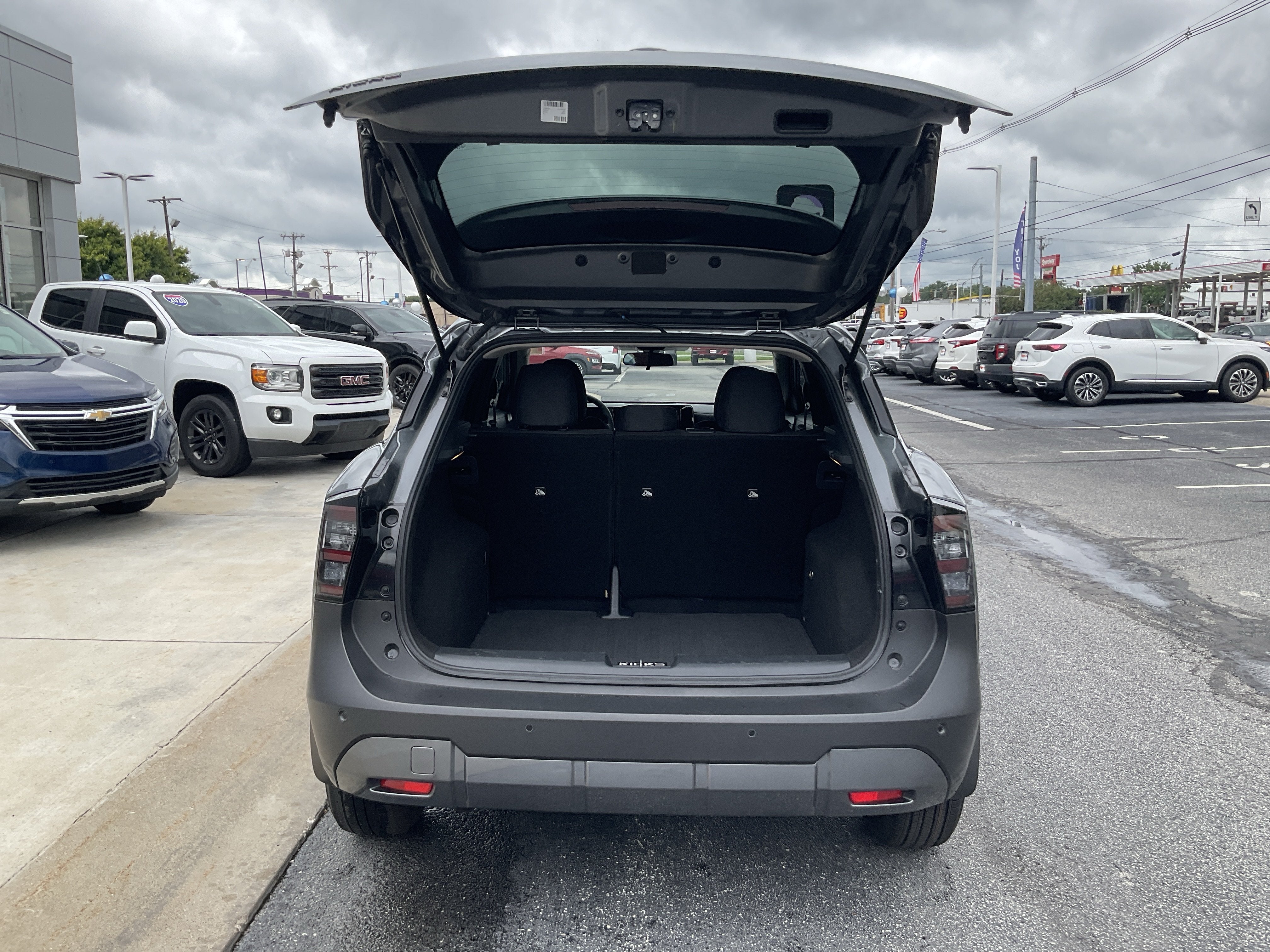 2025 Nissan Kicks S