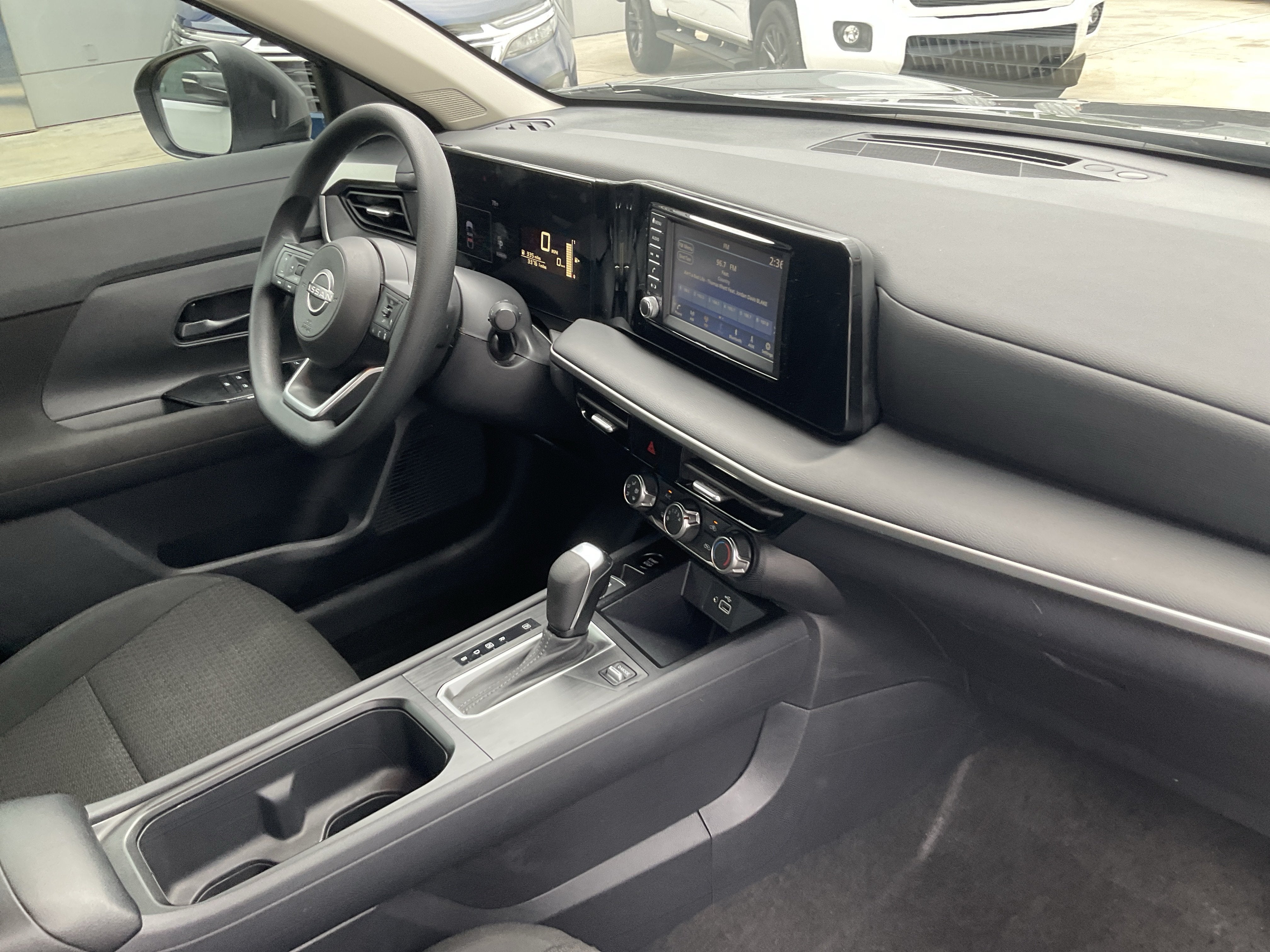 2025 Nissan Kicks S