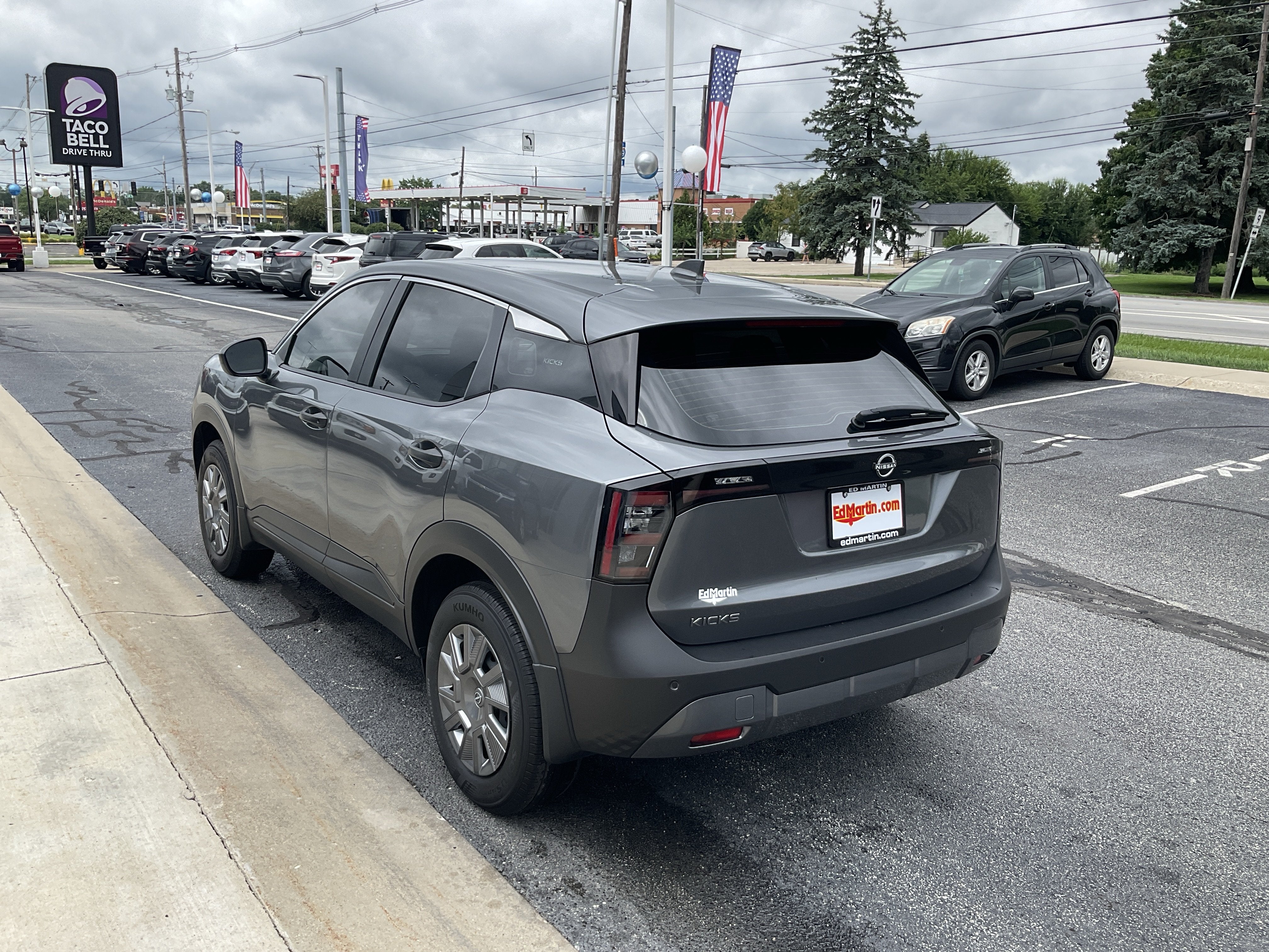 2025 Nissan Kicks S