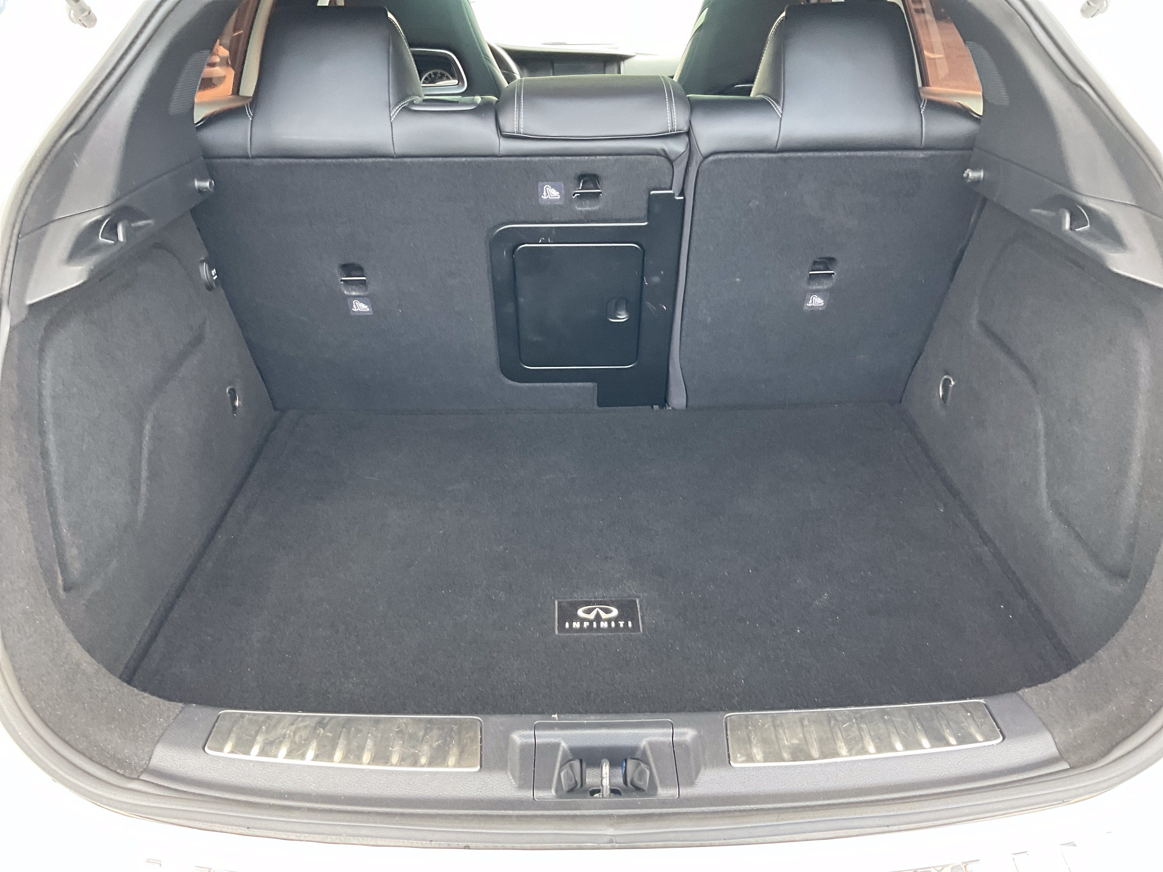 2018 INFINITI QX30 Sport
